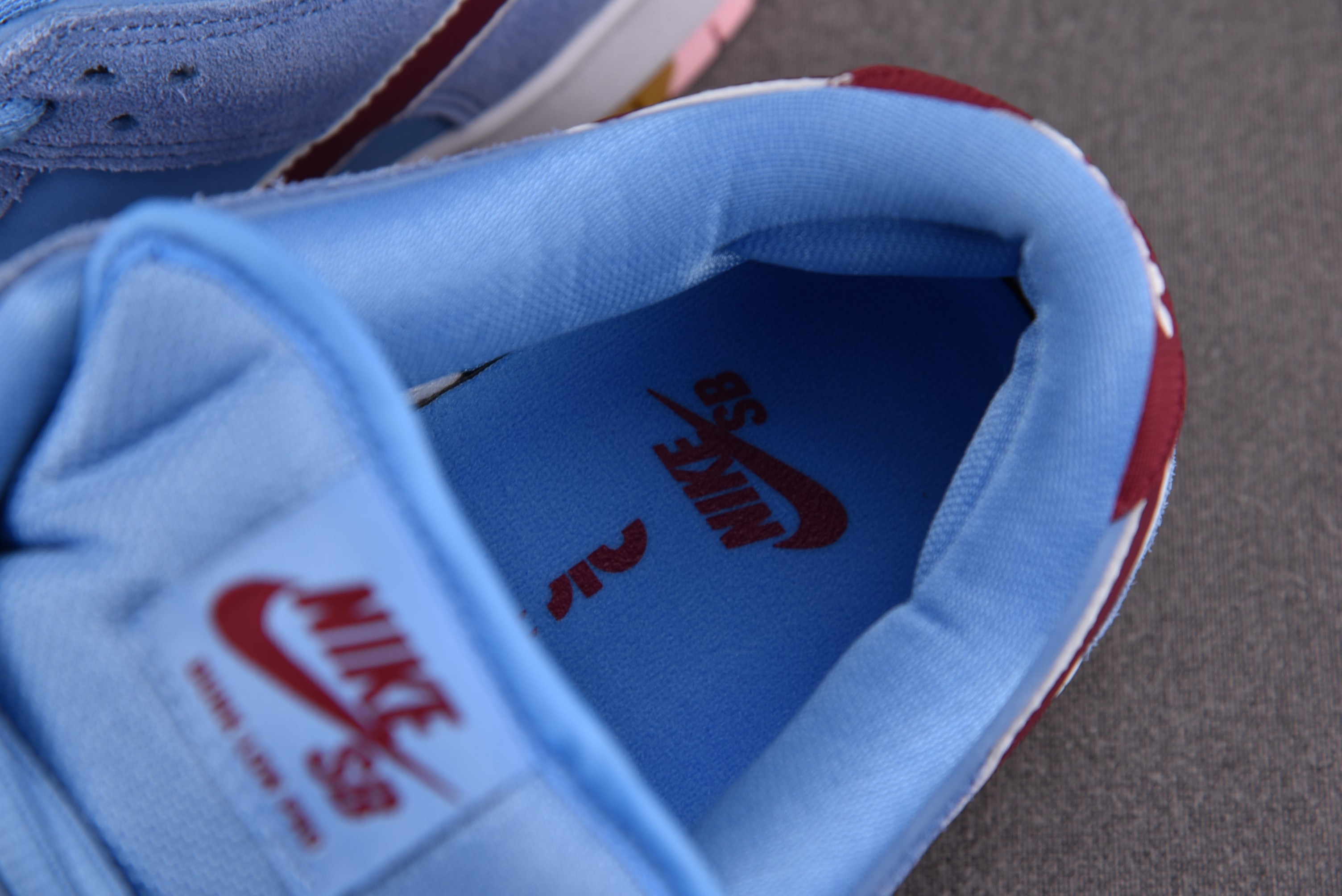 Nike SB Dunk Low Philadelphia Phillies