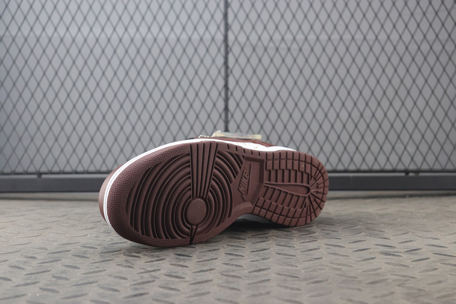 Supreme Nike SB Dunk Low White Barkroot Brown