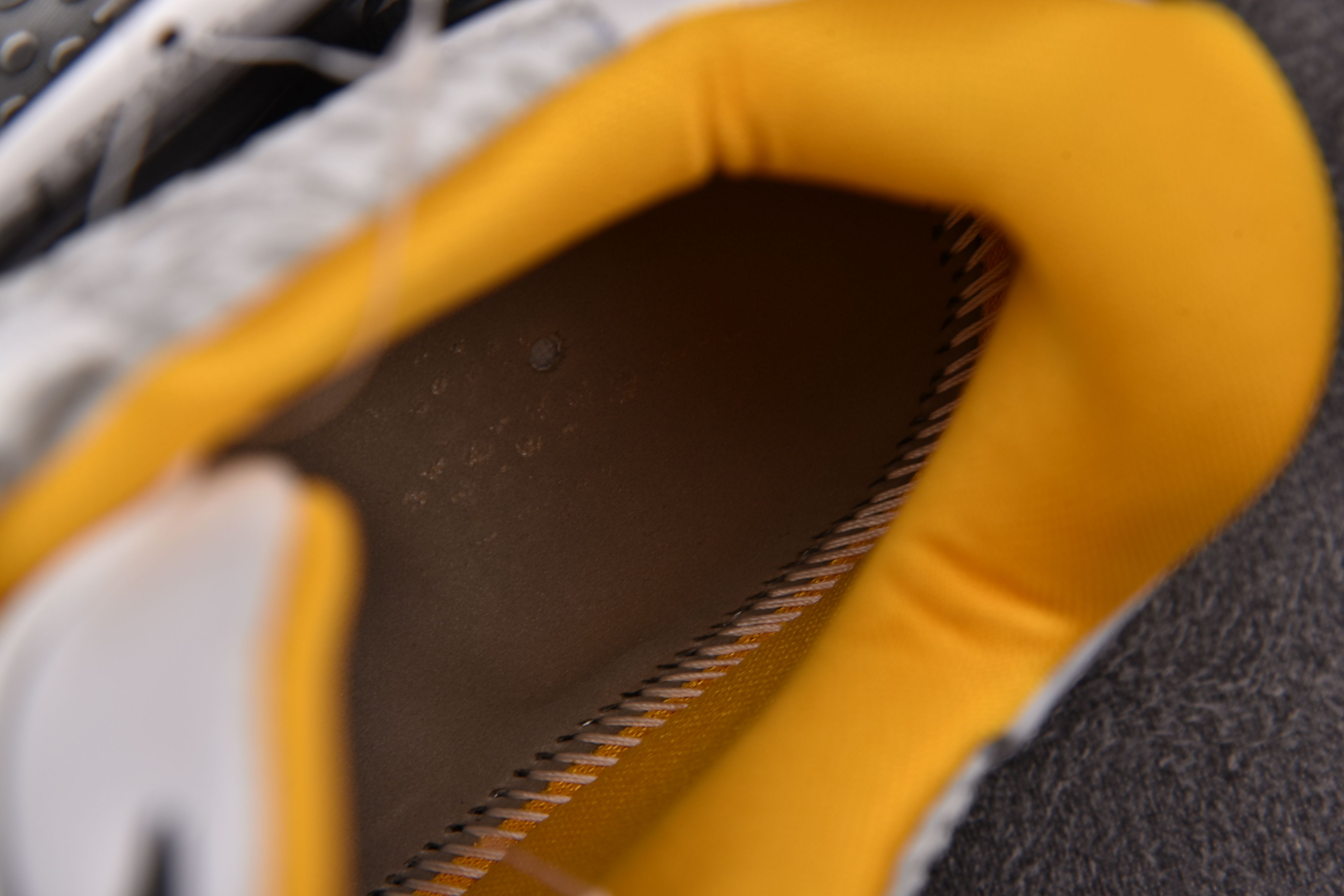 Kobe 6 Protro Playoff Pack White Del Sol