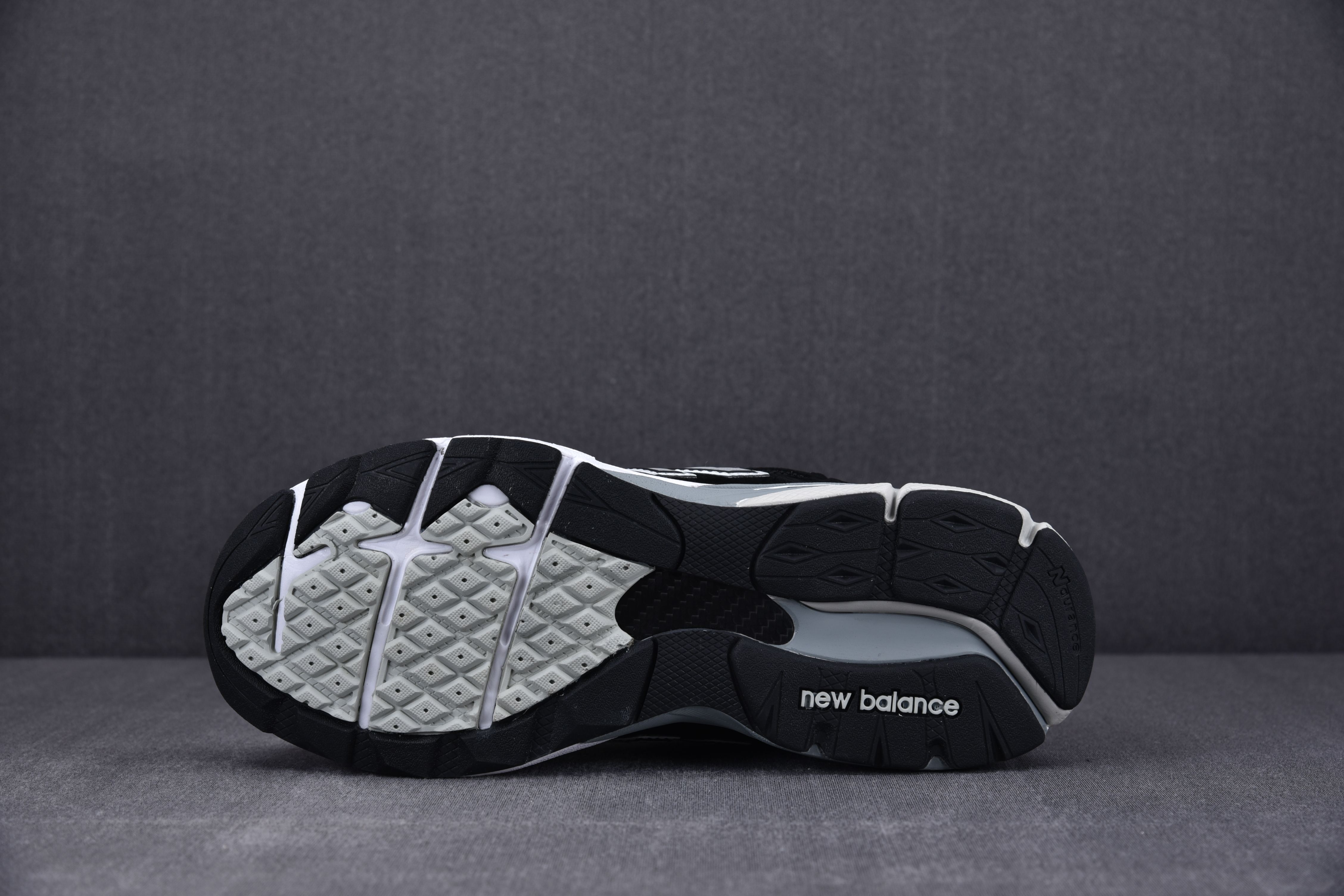 New Balance 990v3 Black White