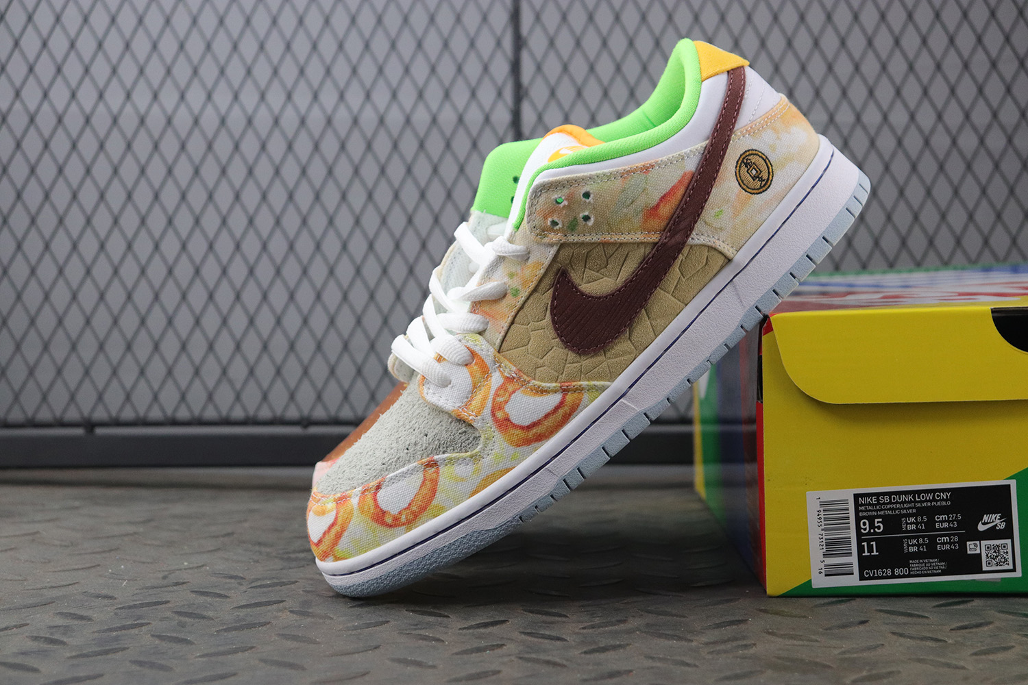 Nike SB Dunk Low Street Hawker