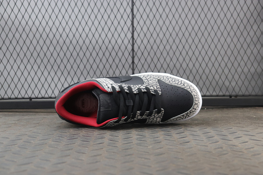 Nike Dunk SB Low Supreme Black Cement