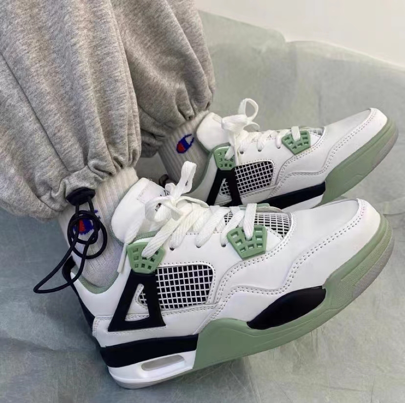 Jordan 4 Retro Seafoam (Women Size!!)