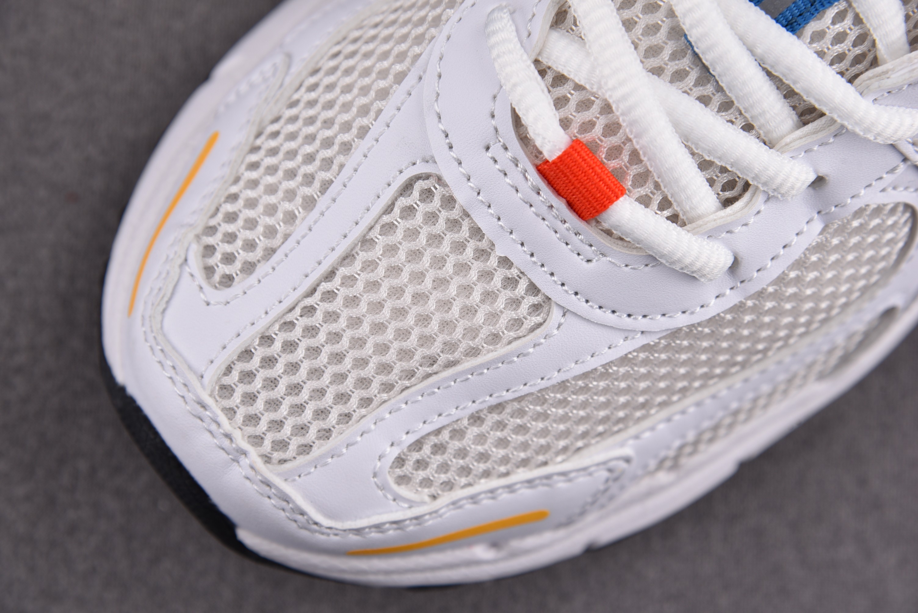 Nike Air Zoom Vomero 5