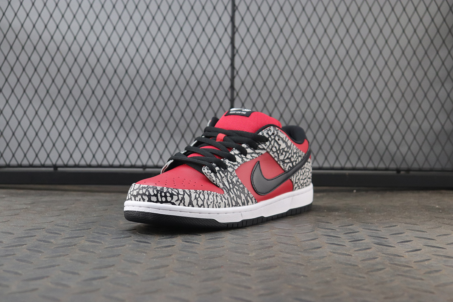 Nike Dunk SB Low Supreme Red Cement