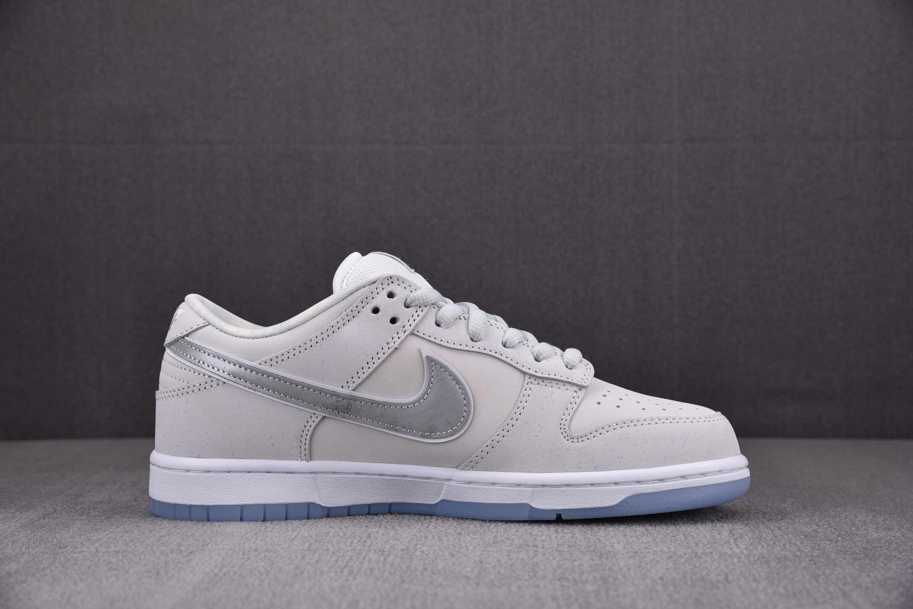 Nike SB Dunk Low White Lobster (Friends and Family)