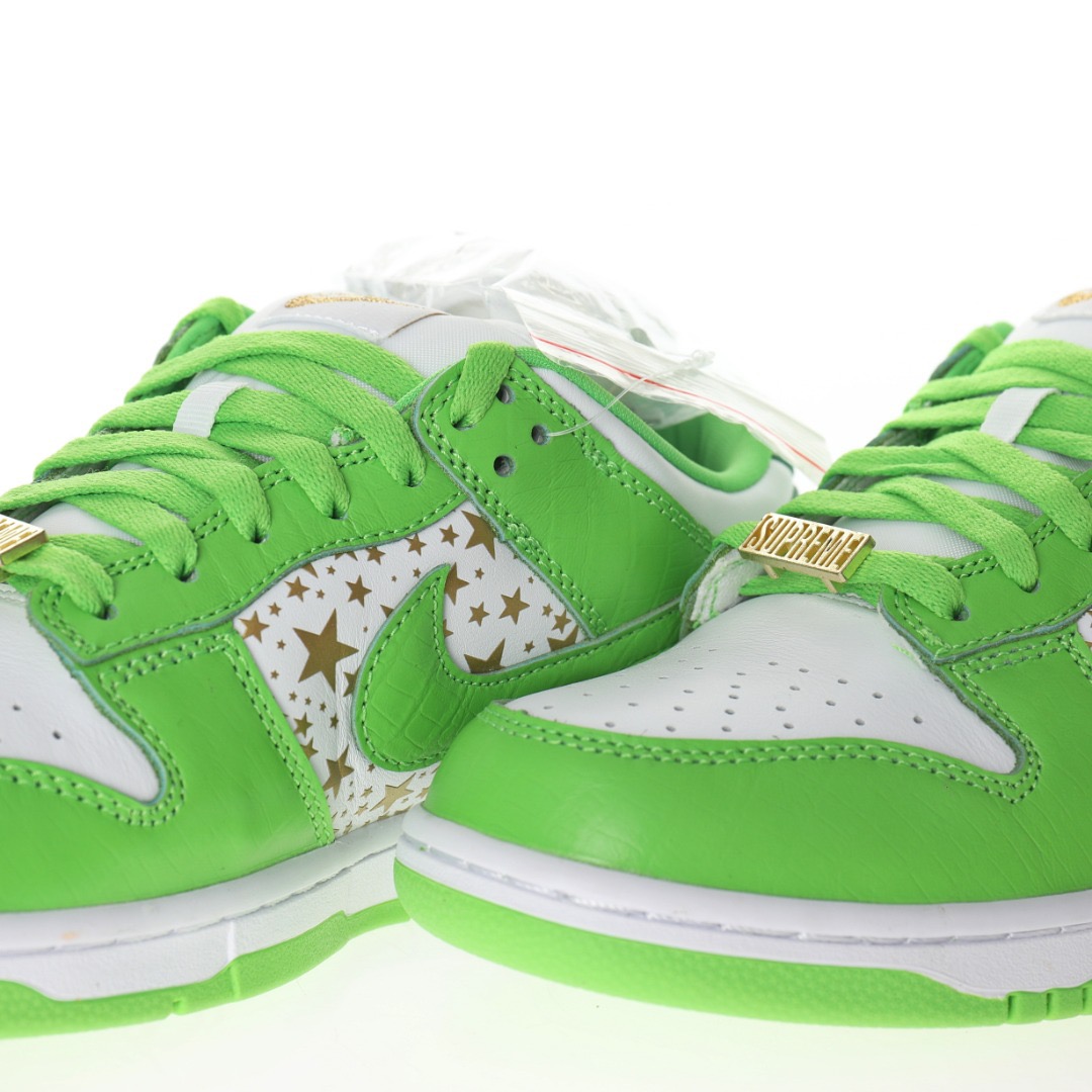 Nike SB Dunk Low Supreme Stars Mean Green