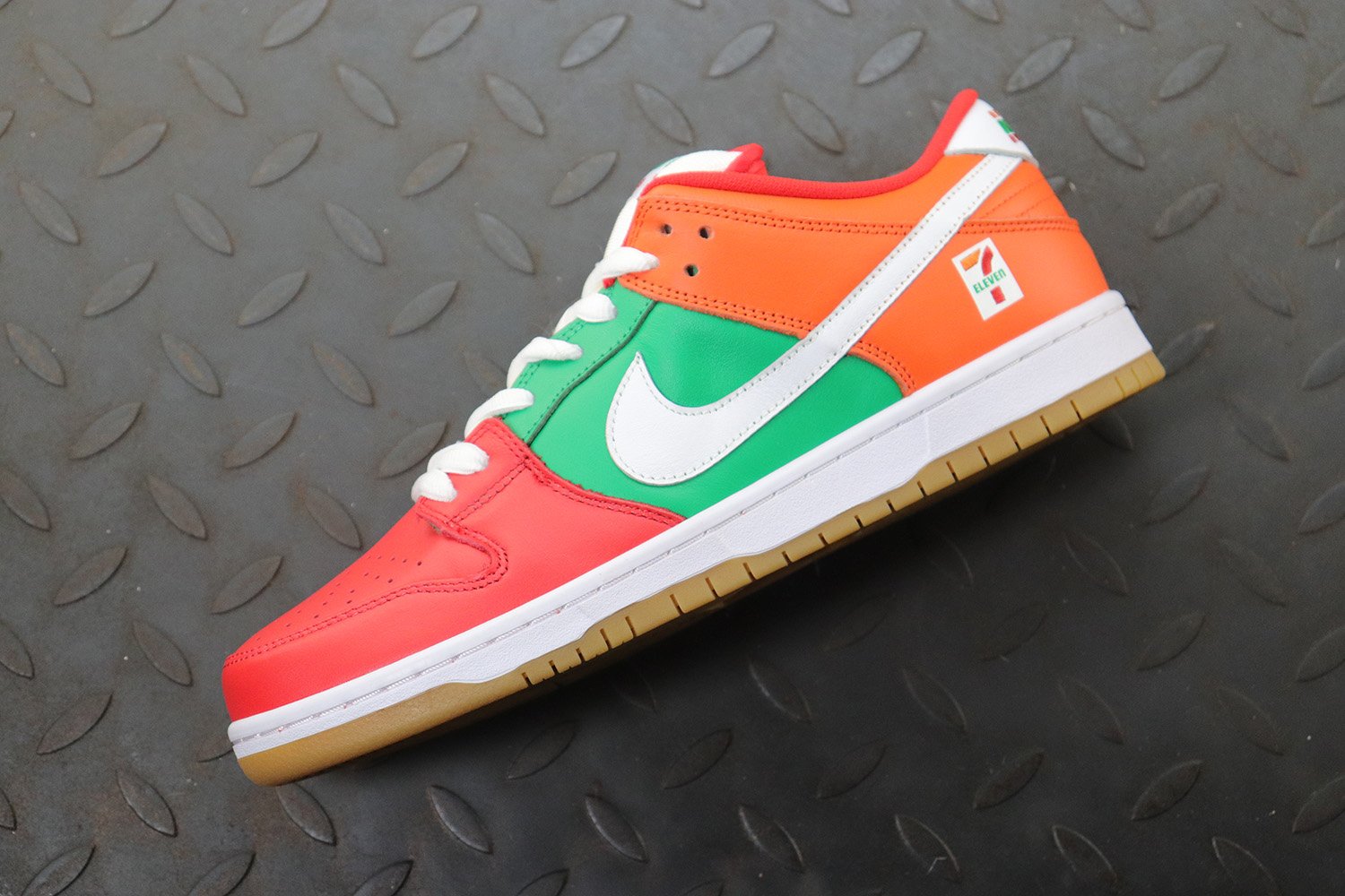 Nike SB Dunk Low 7 Eleven