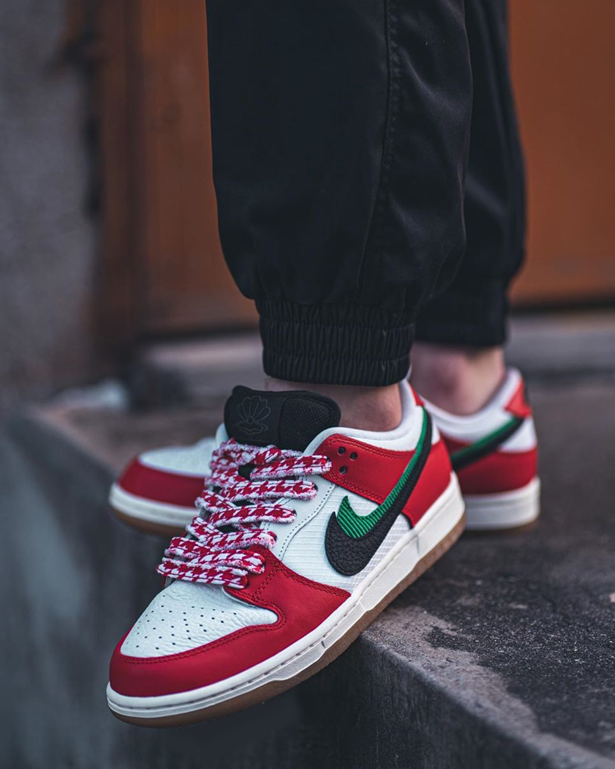 Nike SB Dunk Low Habibi