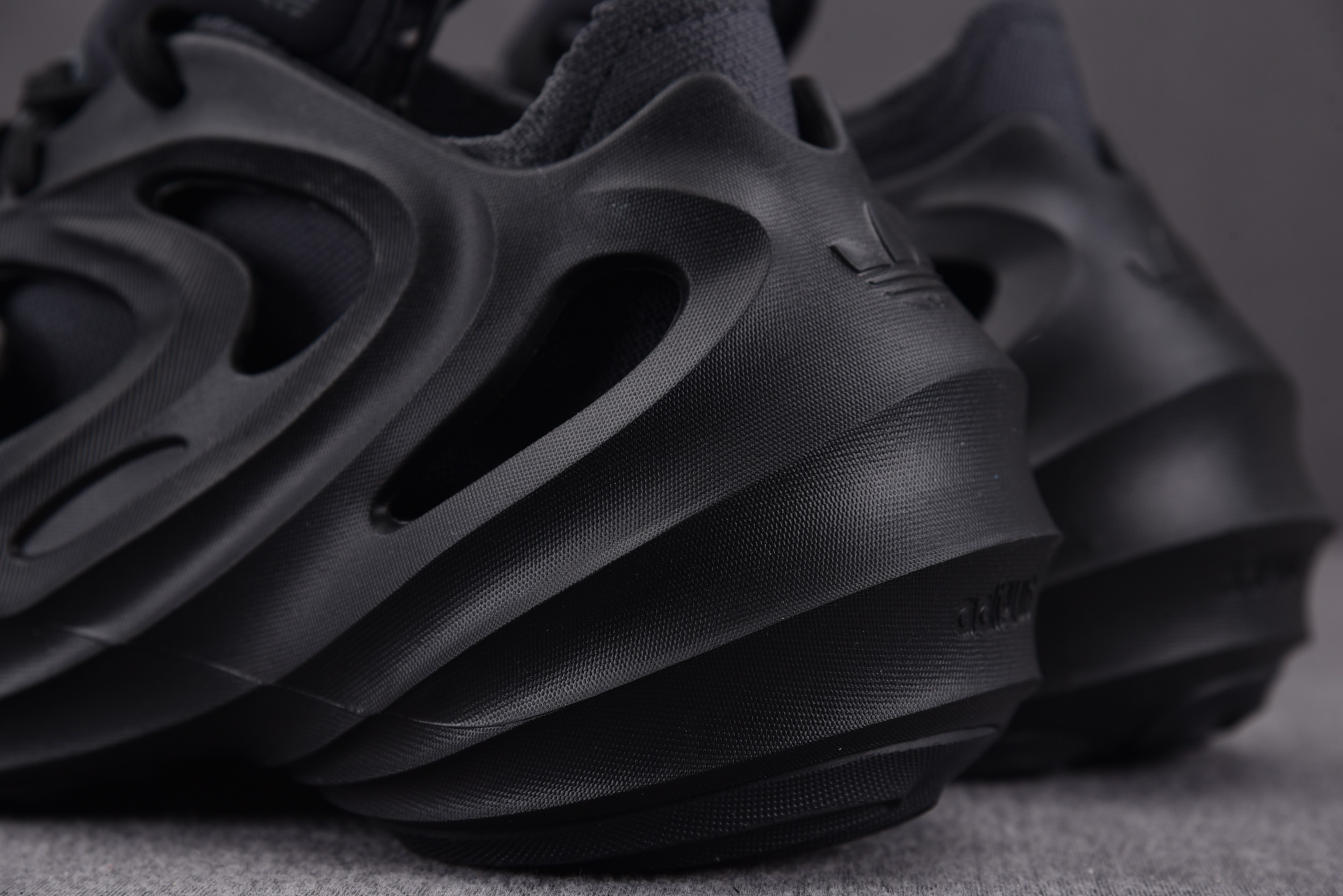 adidas adiFOM Q Black Carbon