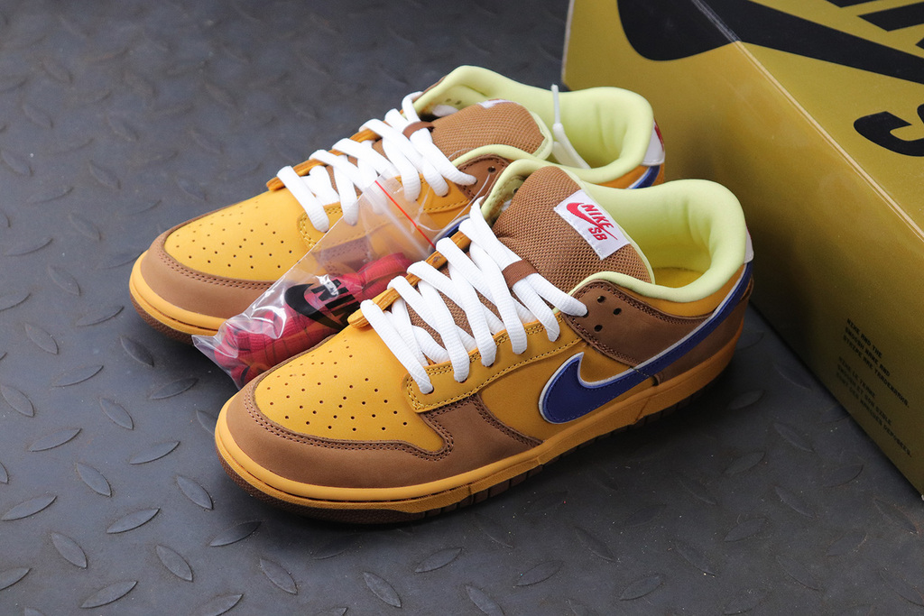 Nike SB Dunk Low Newcastle Brown Ale