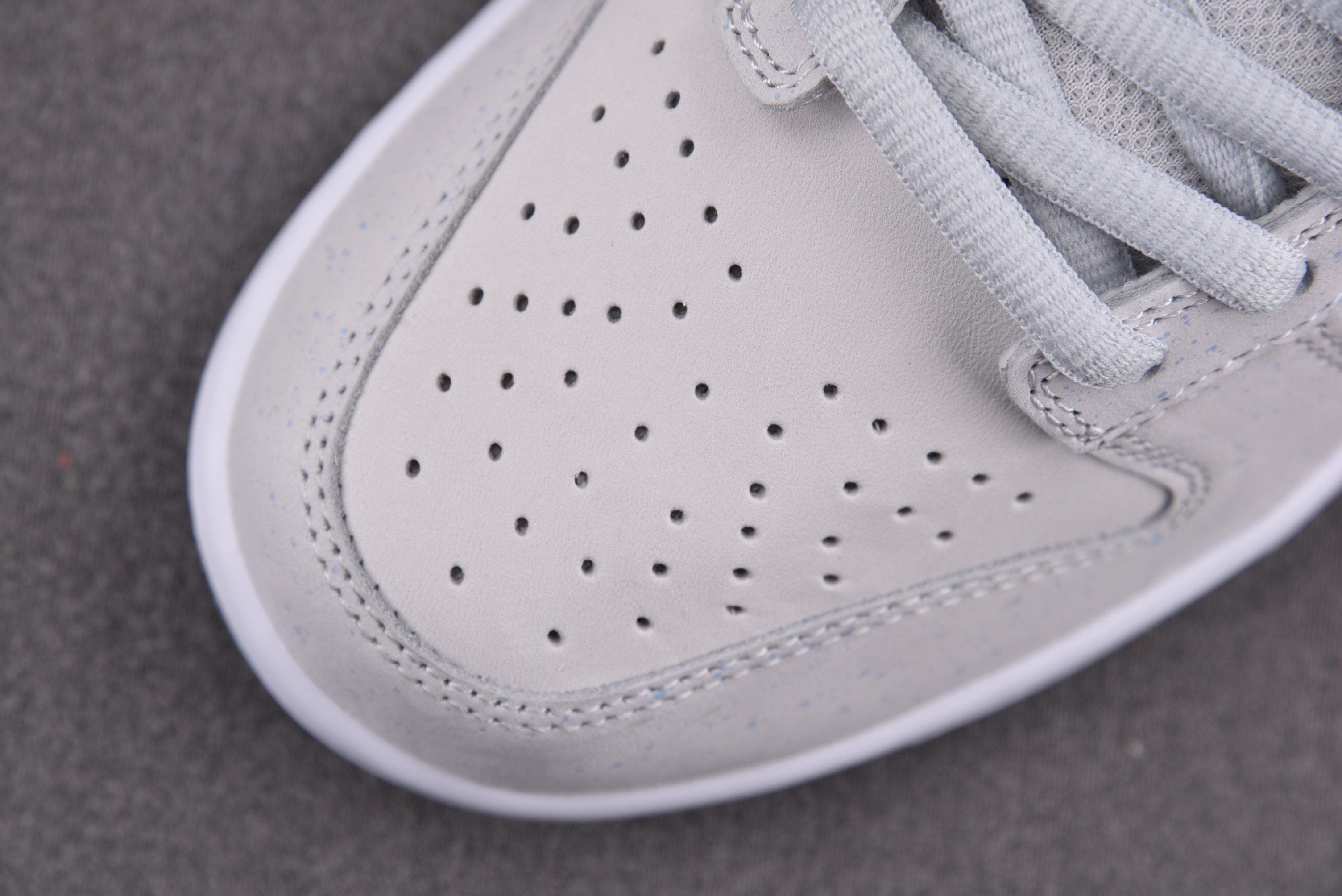 Nike SB Dunk Low White Lobster (Friends and Family)