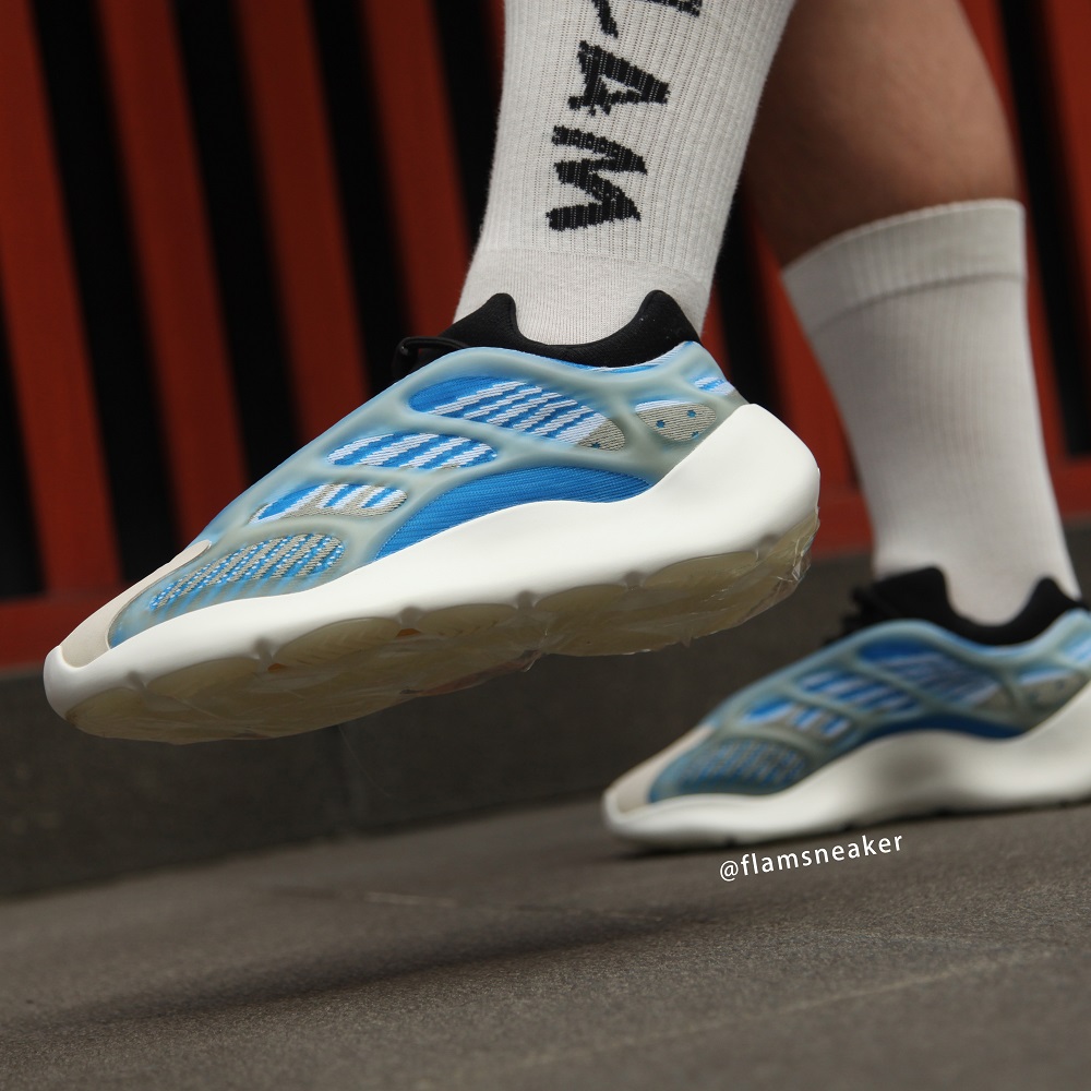 Yeezy 700 V3 Arzareth