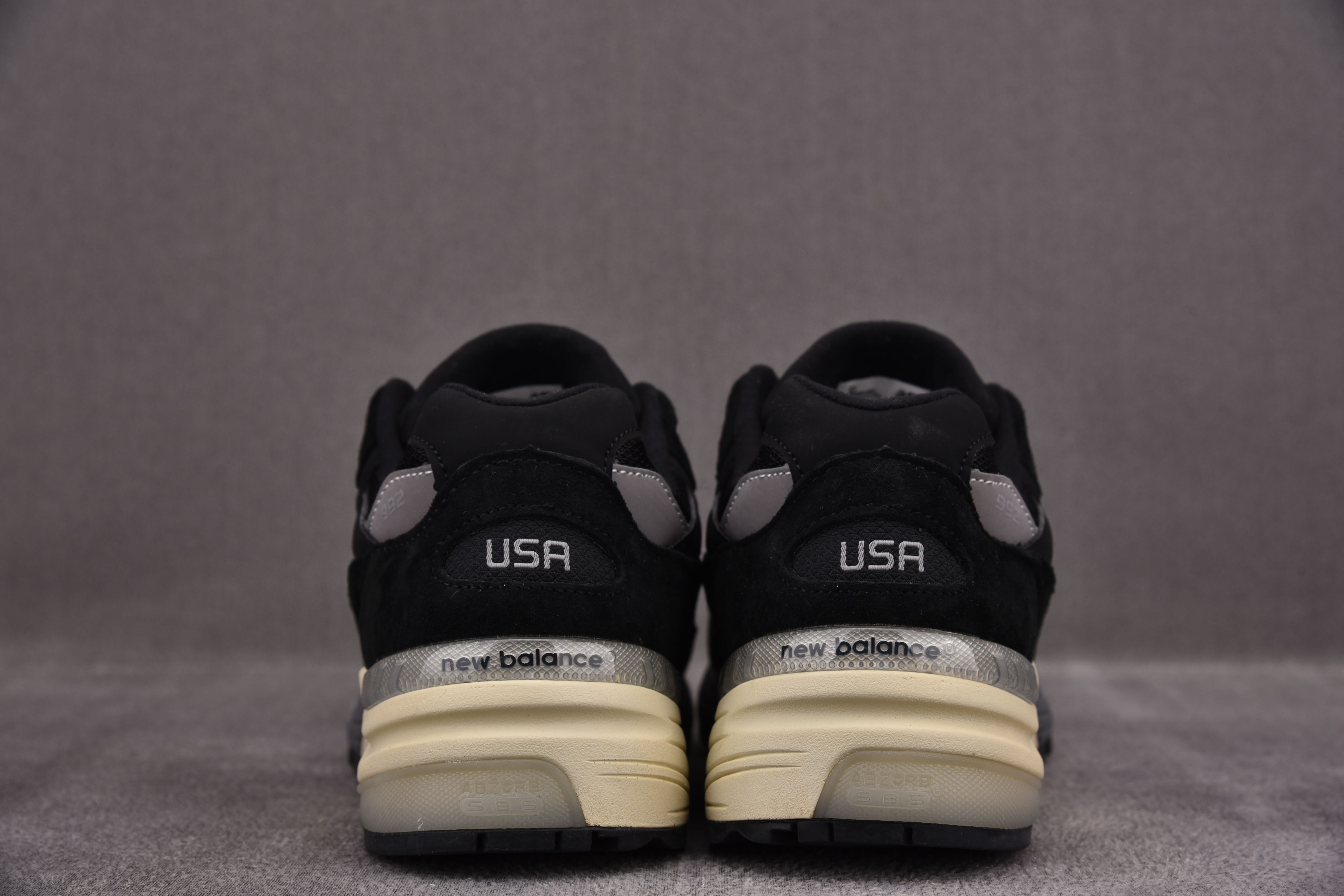 New Balance 992 Black Grey