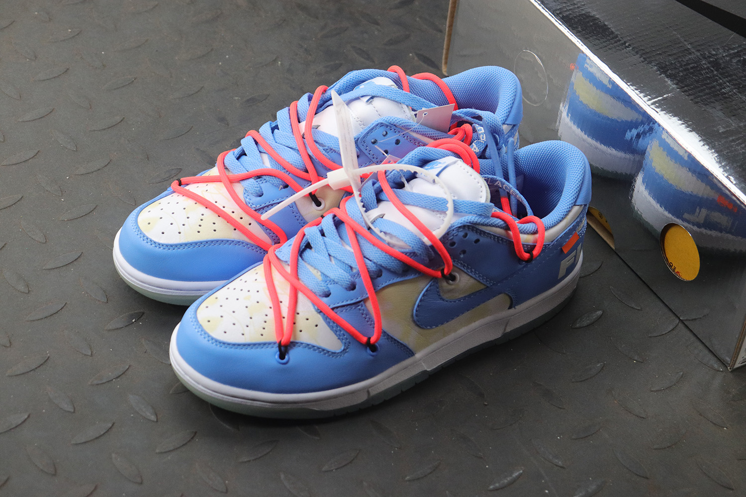 Nike Dunk Low SB Off White X Futura X SB 'UNC'