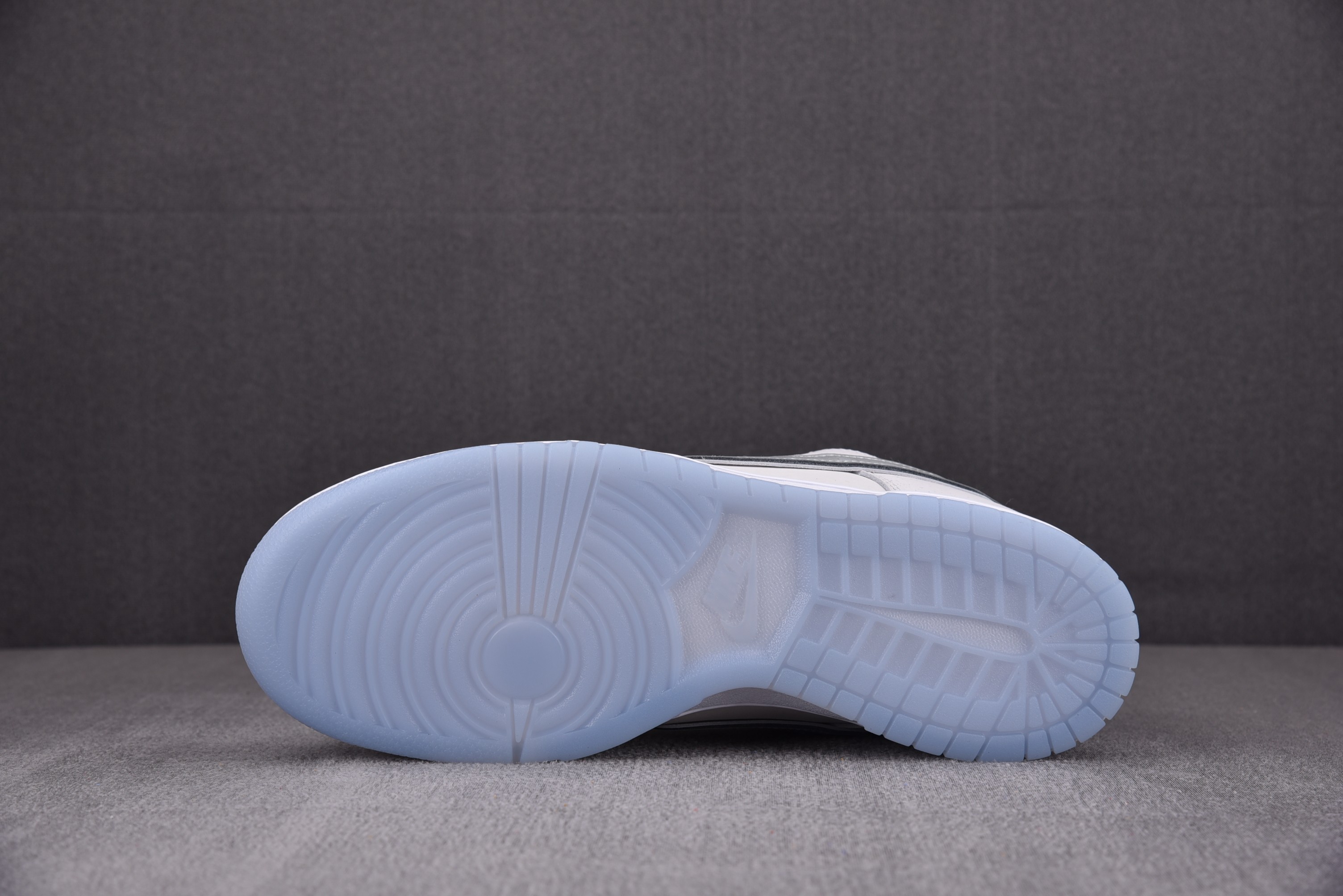 Nike SB Dunk Low White Lobster (Friends and Family)