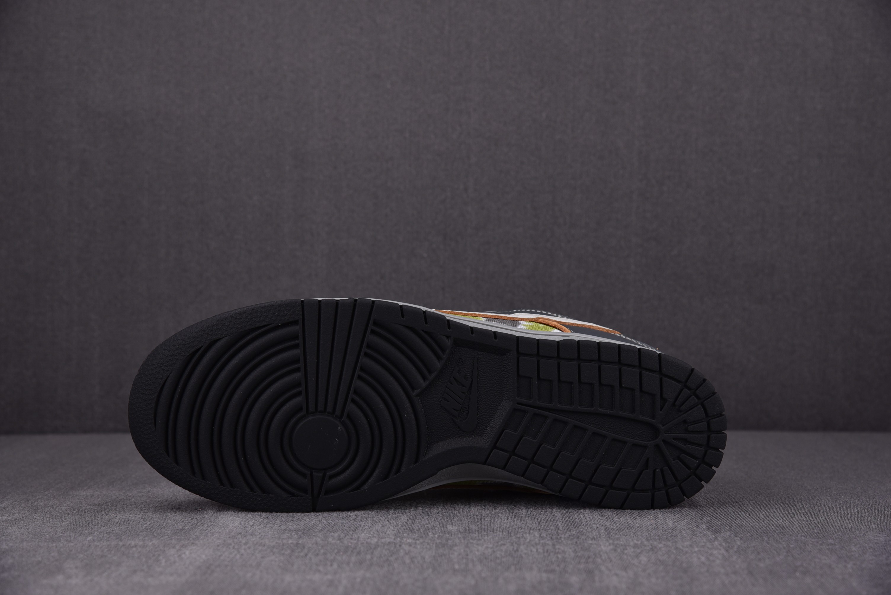 Nike SB Dunk Low Friends and Family