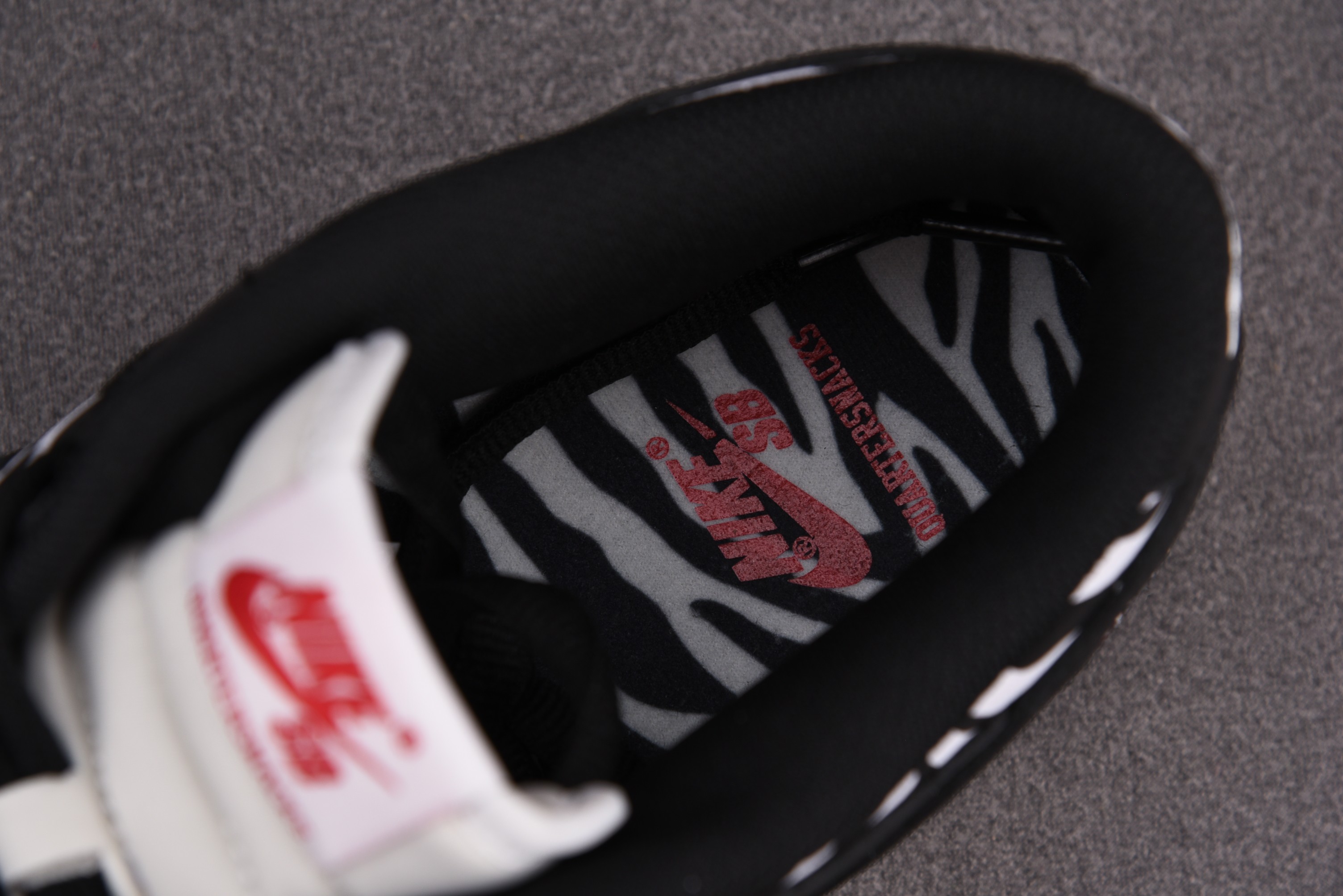 Nike SB Dunk Low OG QS Quartersnacks Zebra