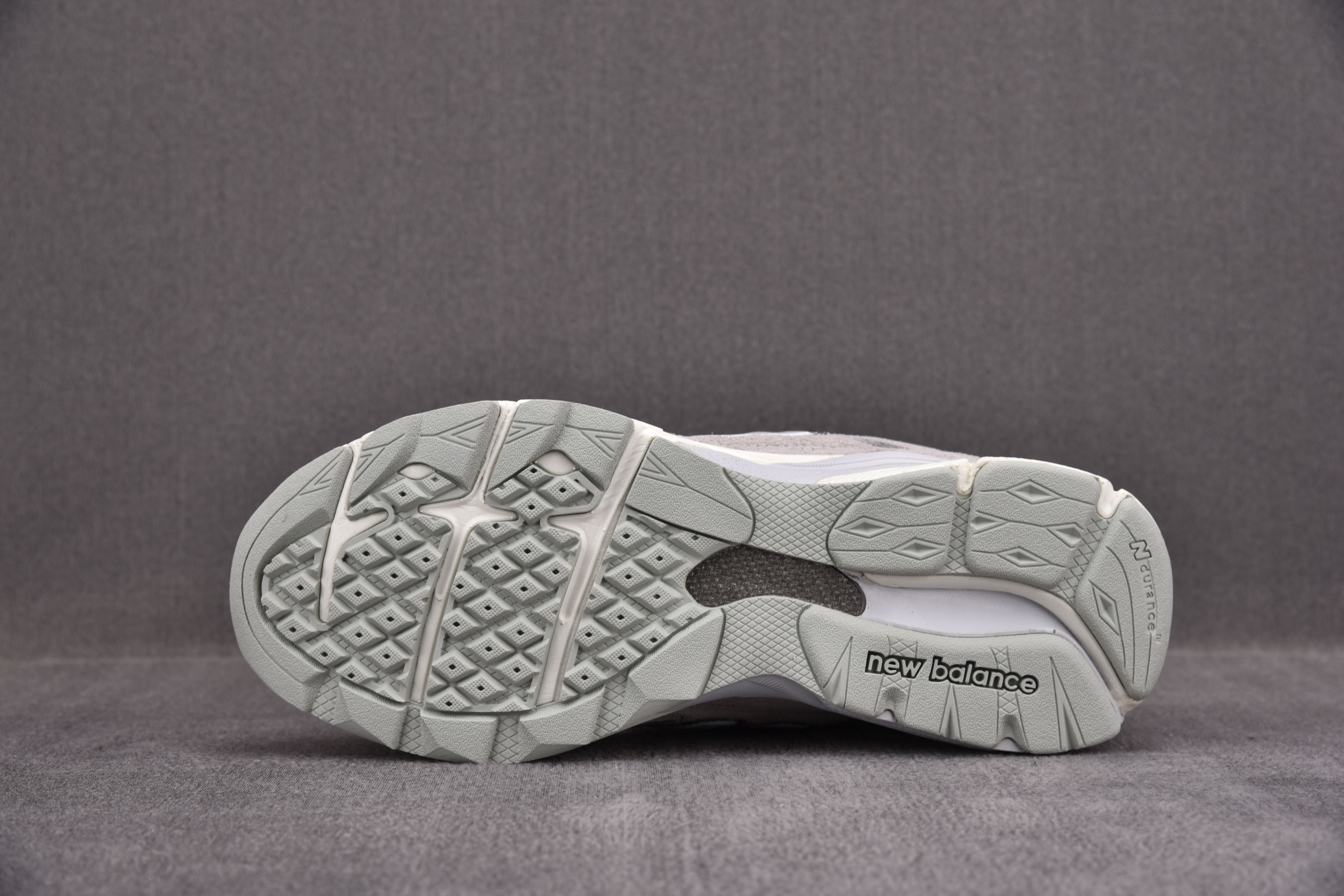 New Balance 990 V3 Levi's