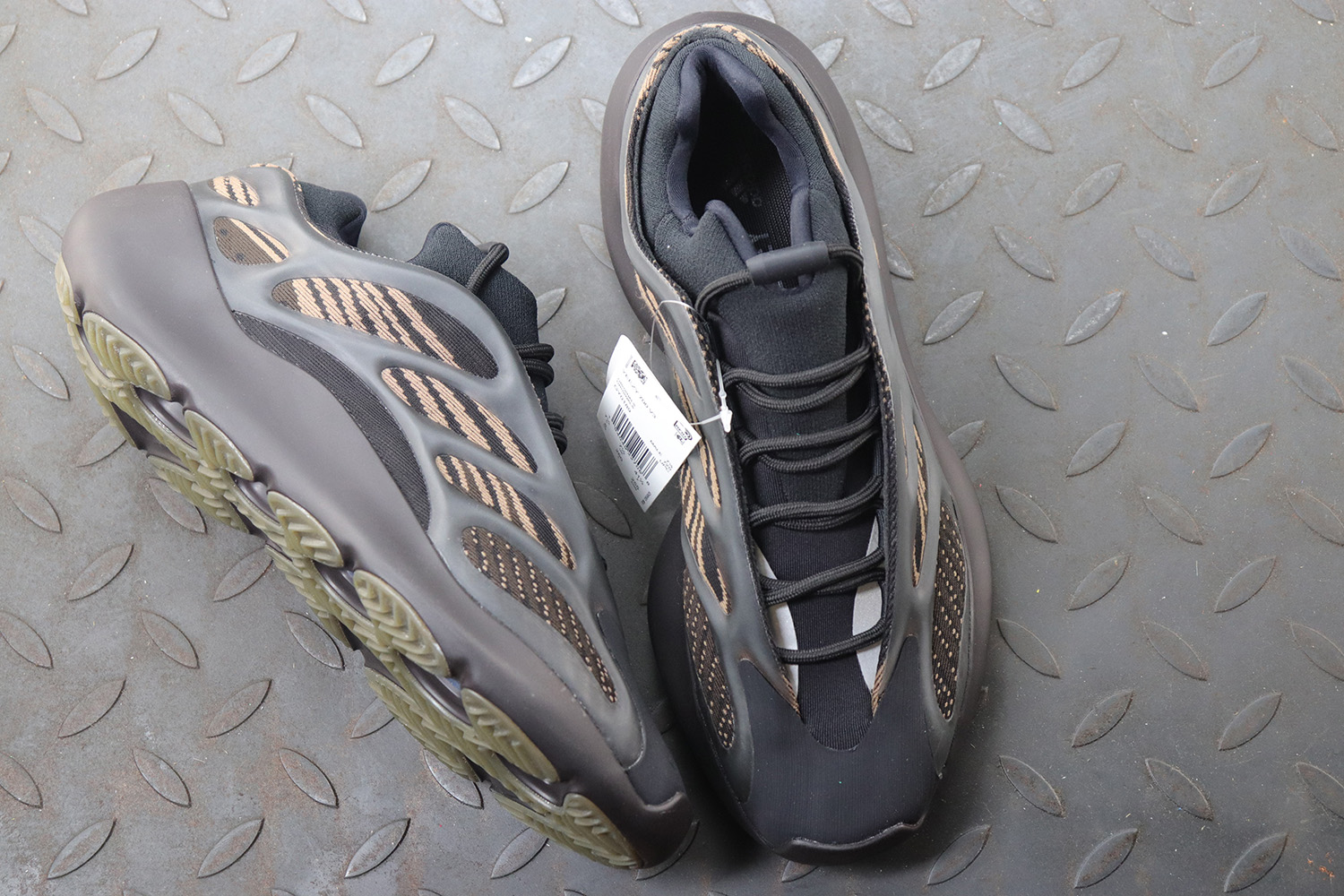 Adidas Yeezy 700 V3 Clay Brown