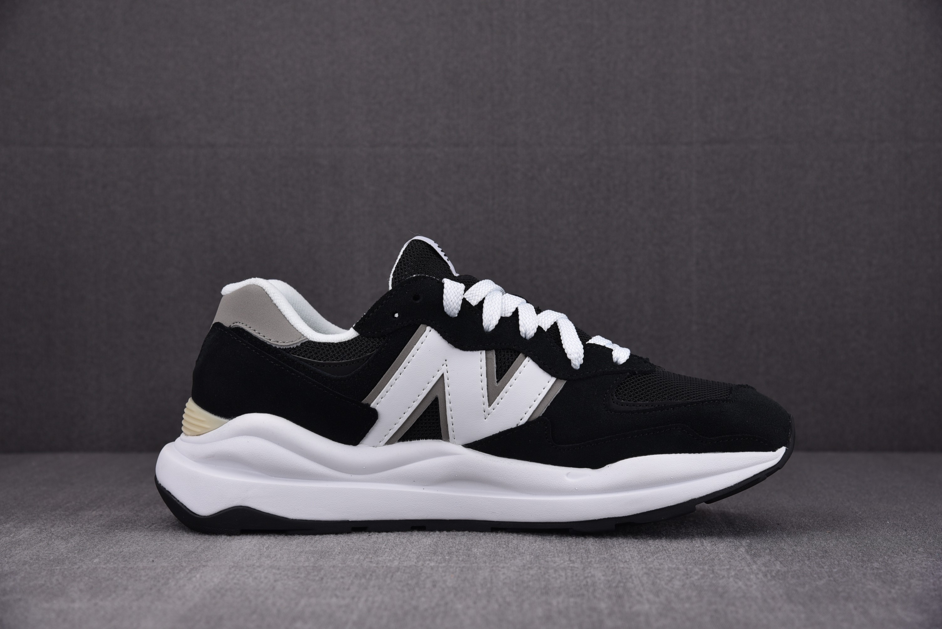 New Balance 57/40 Team Black