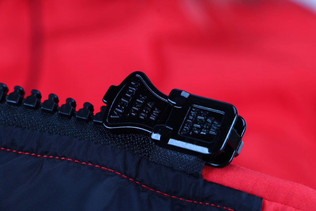 01 Canada Goose Chilliwack 7999M Red