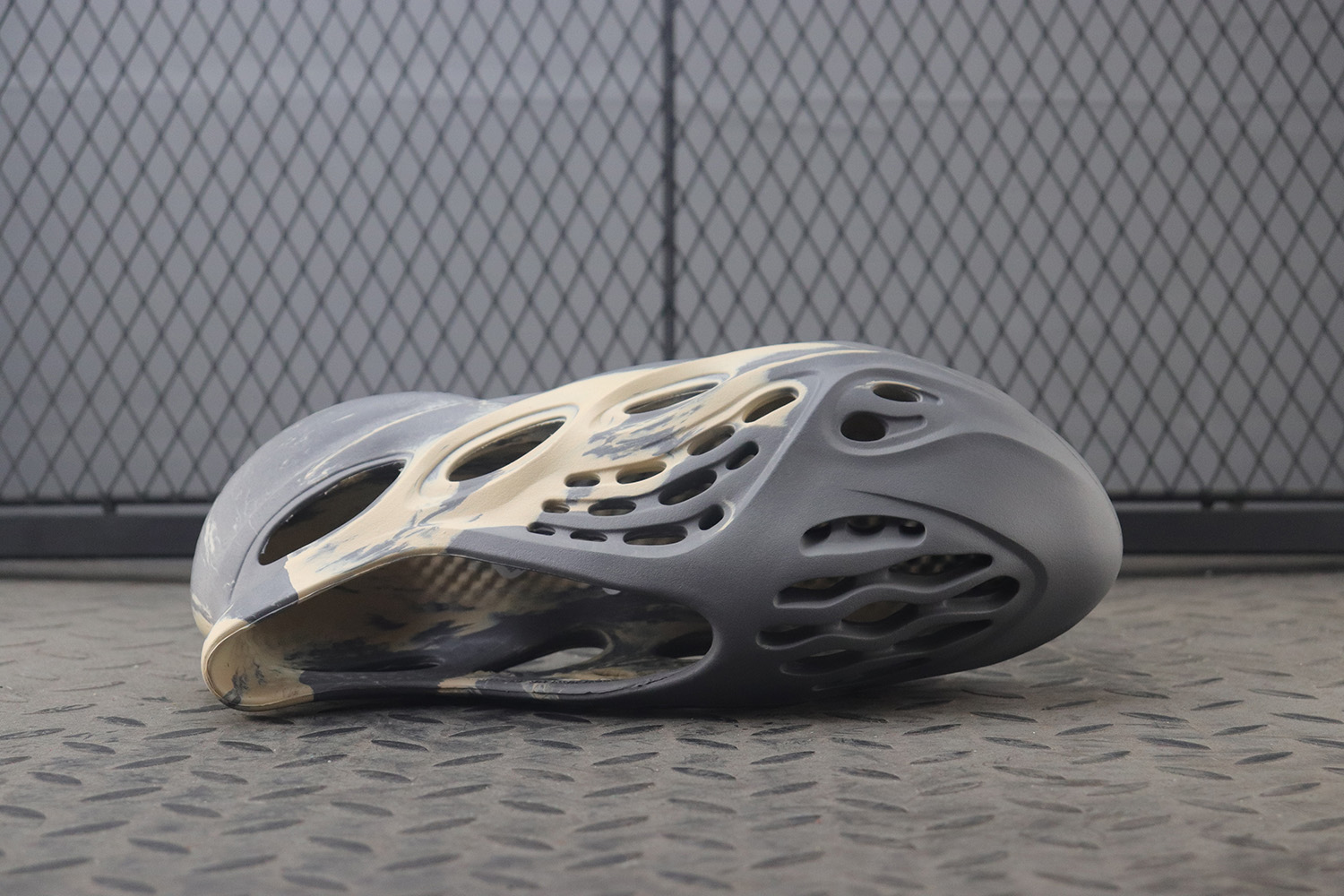 【Clearance】 adidas Yeezy Foam RNNR MXT Moon Gray（US10）