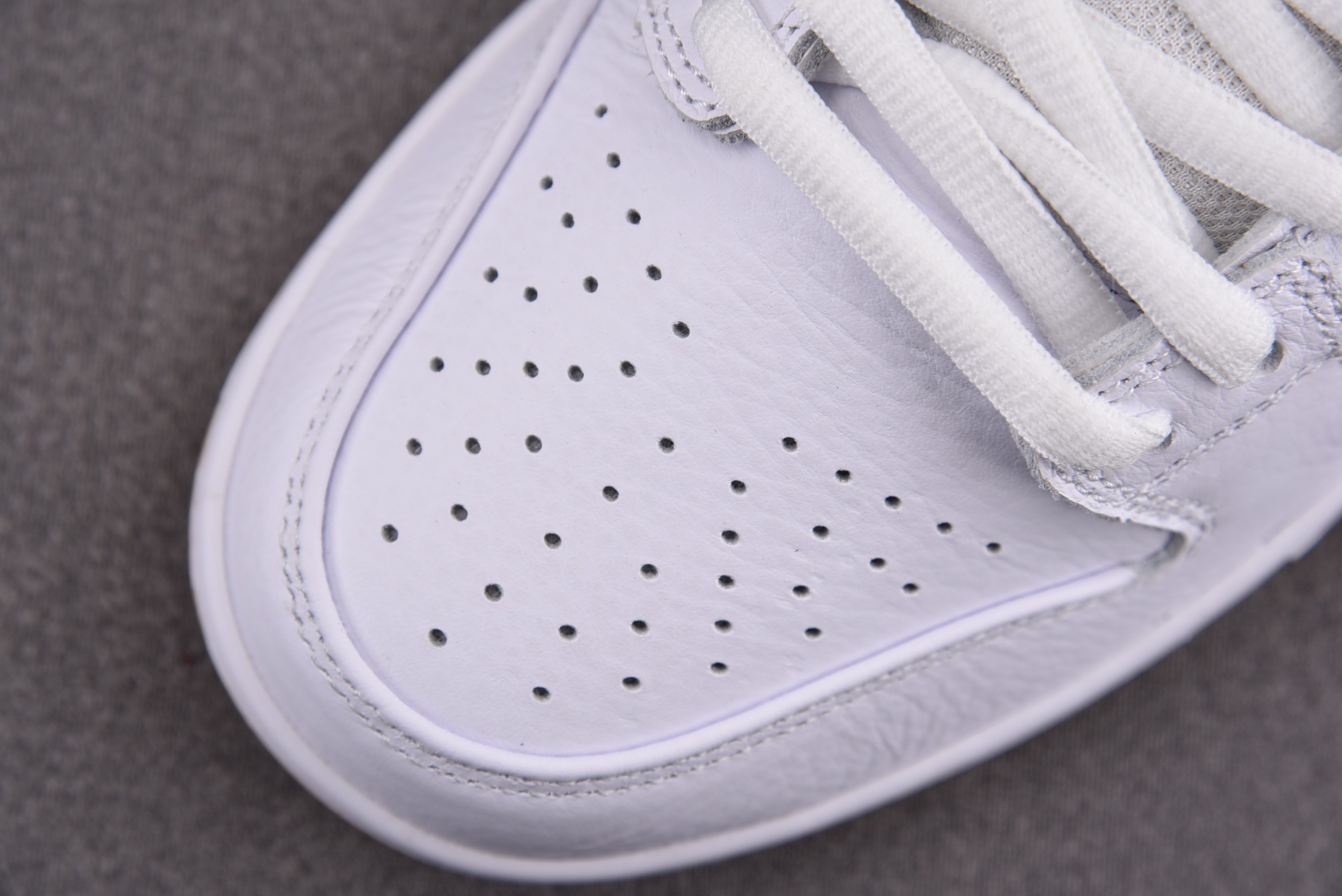 Nike SB Dunk Low Pro White Gum