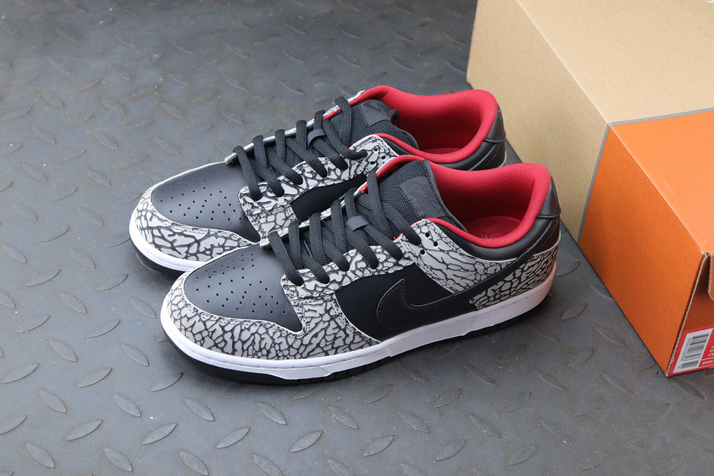 Nike Dunk SB Low Supreme Black Cement