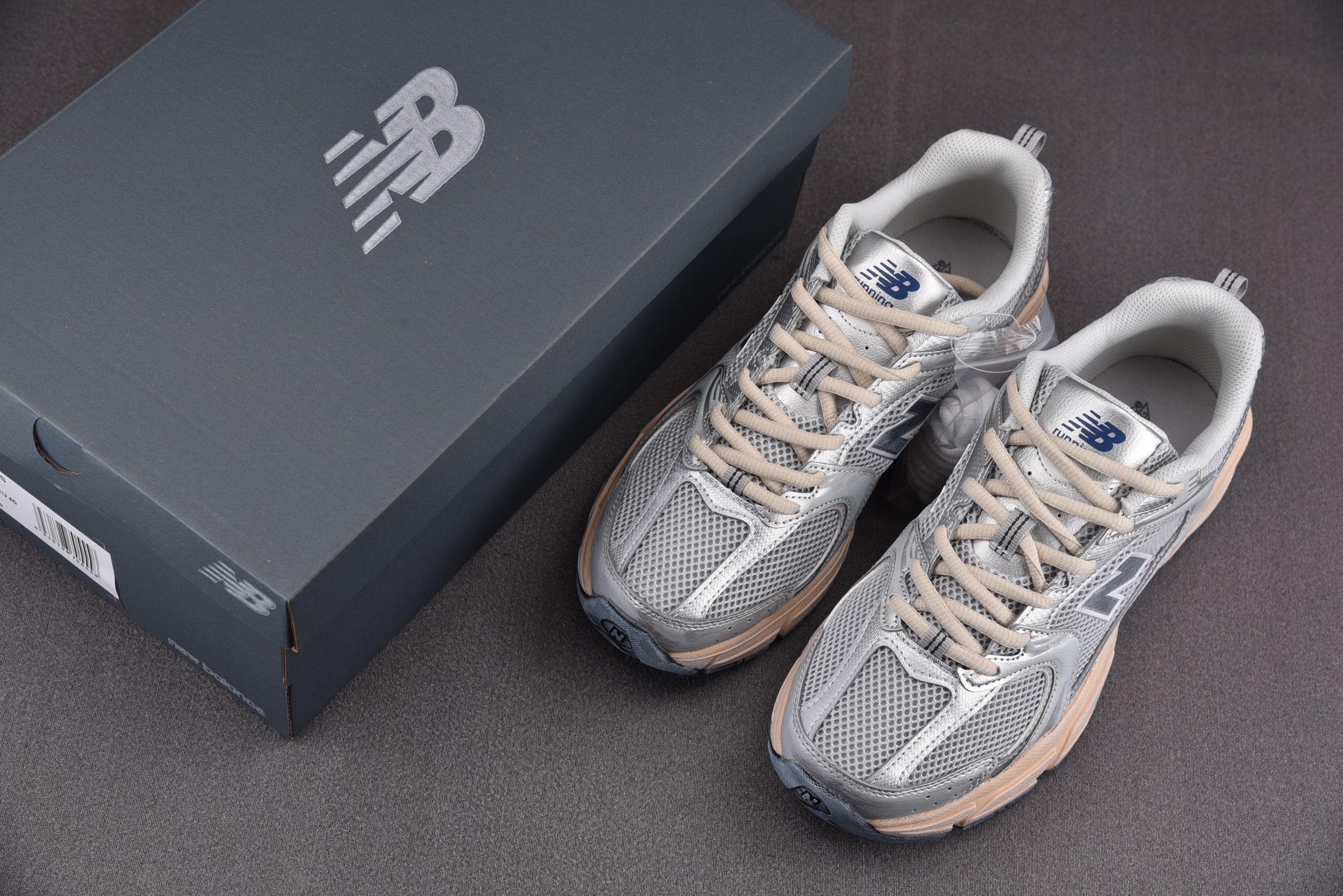 New Balance 530 Silver Metallic Moonbeam