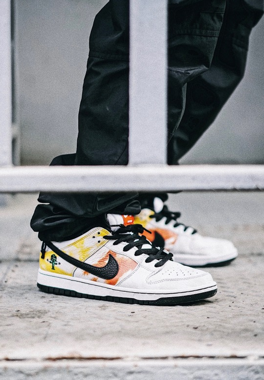 Nike SB Dunk Low Tie-Dye Rayguns 2019 - White