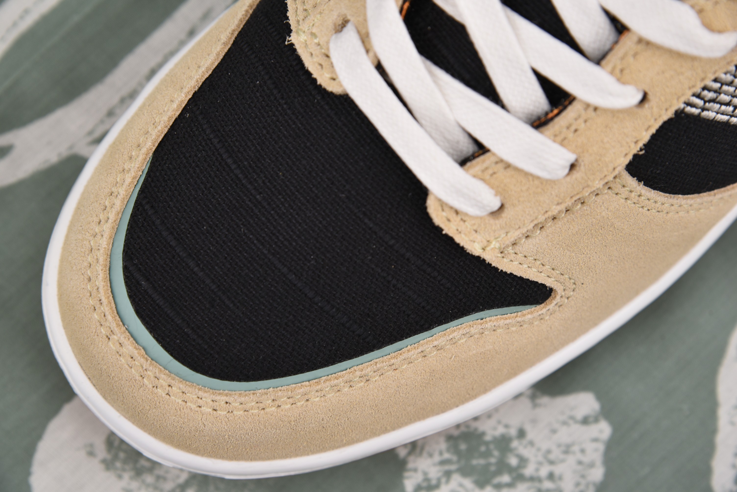 Nike Dunk Low Rooted in Peace