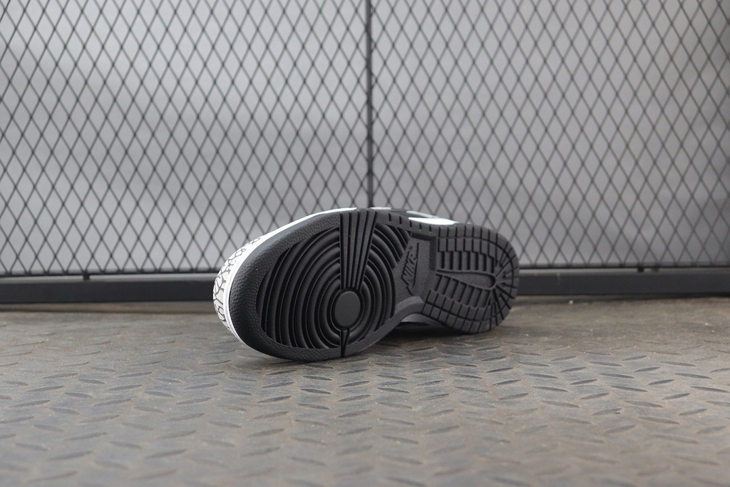 Nike Dunk SB Low Supreme Black Cement