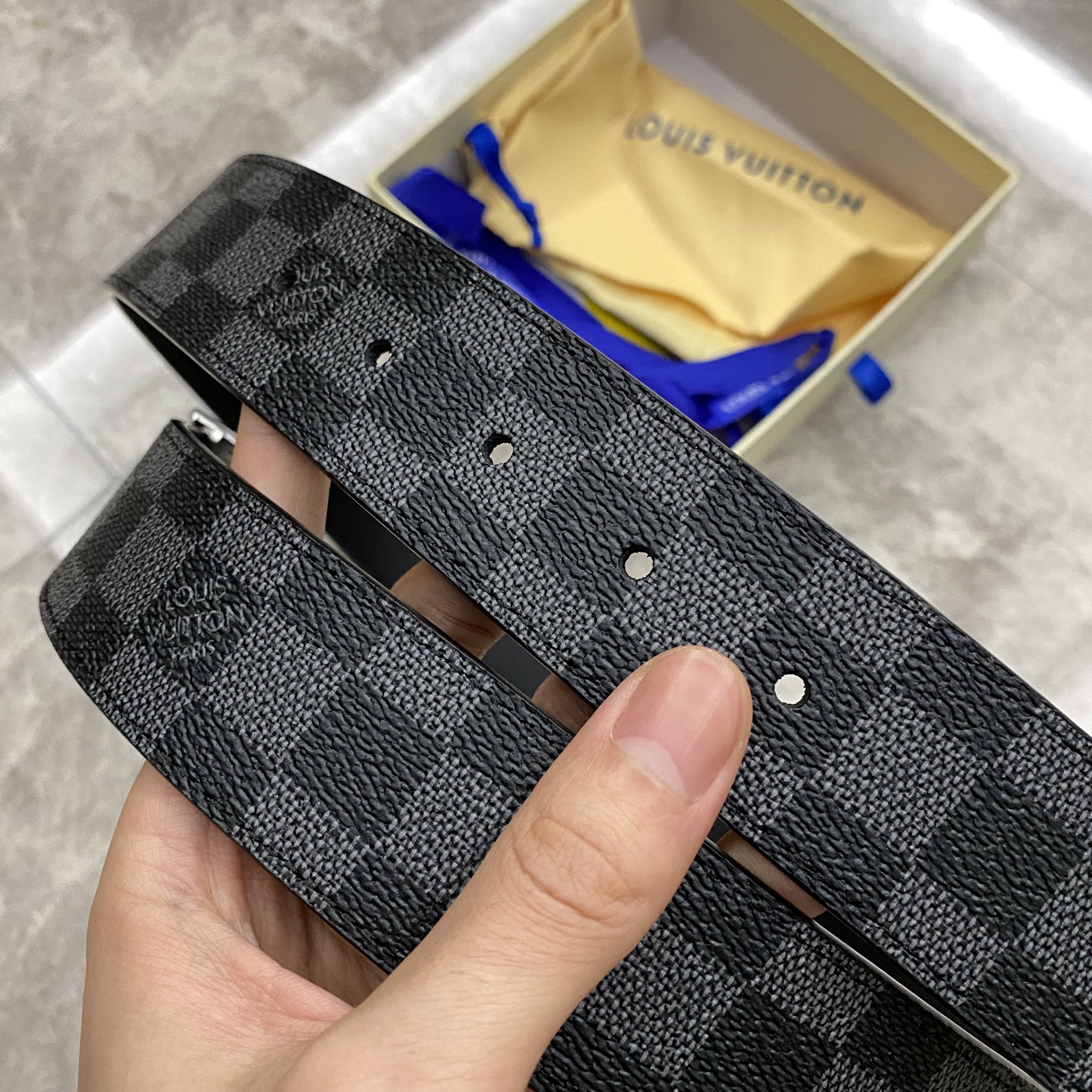 LV INITIALES REVERSIBLE BELT
