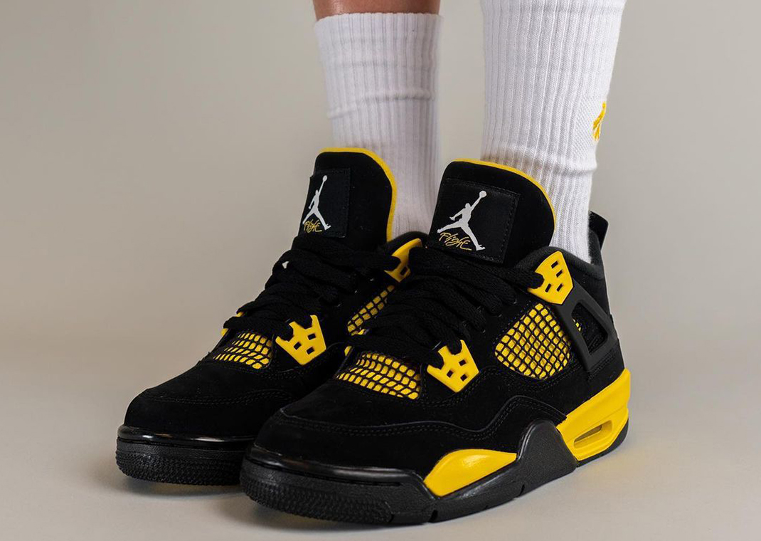 Jordan 4 Retro Thunder (2023)