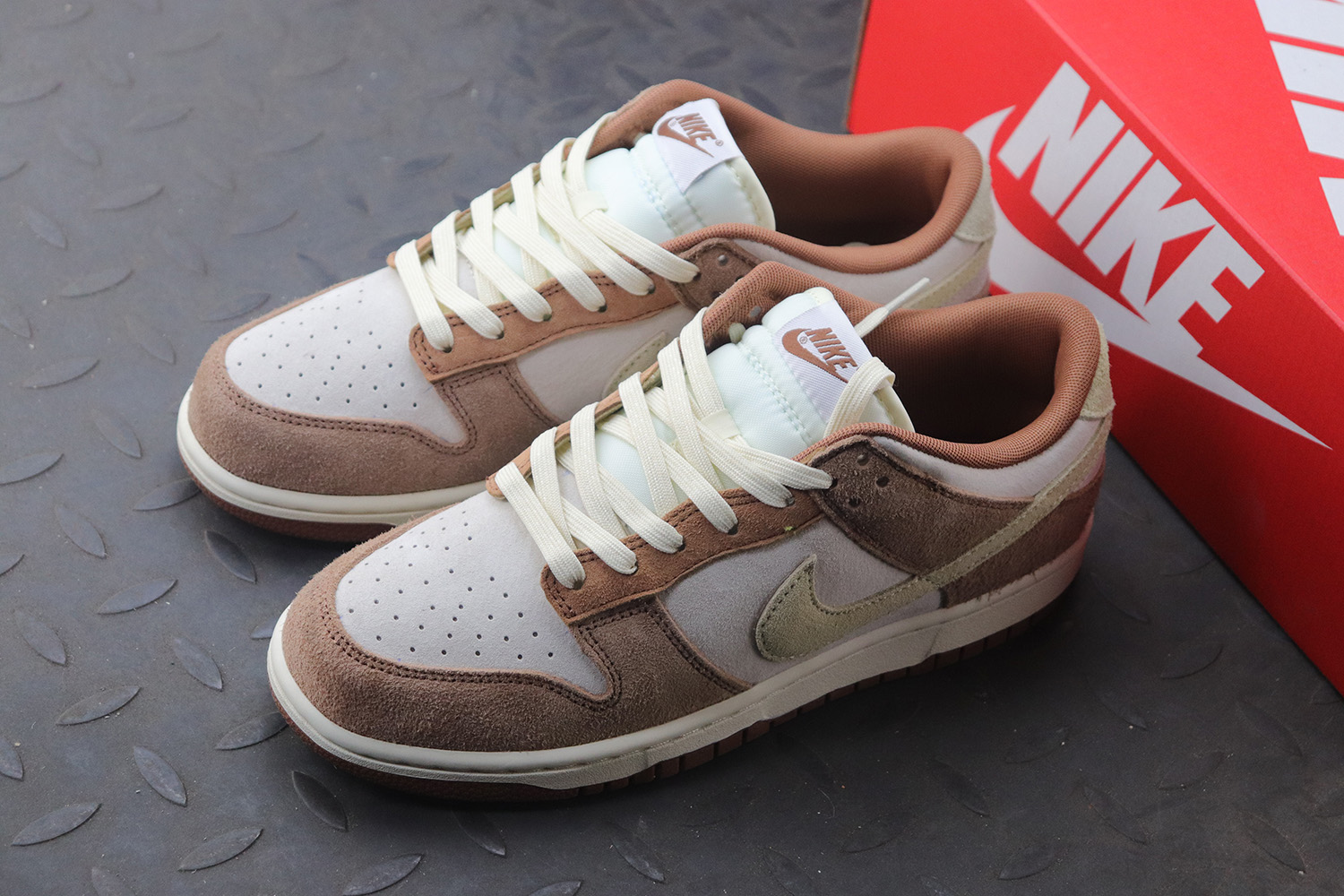 Nike Dunk Low Medium Curry