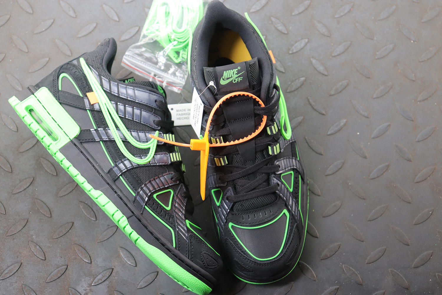 Nike Air Rubber Dunk Off-White Green Strike