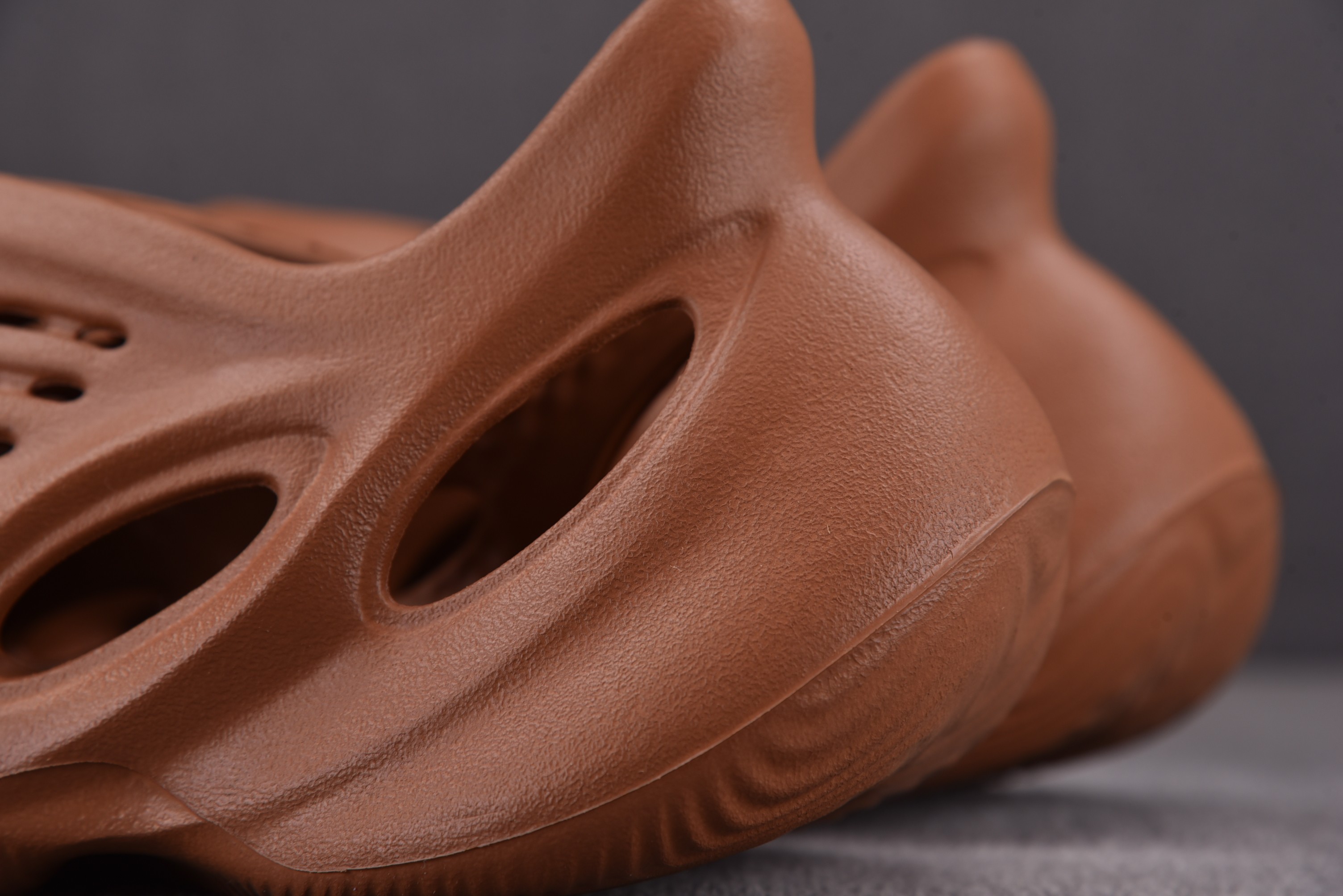 adidas Yeezy Foam RNR Clay Red