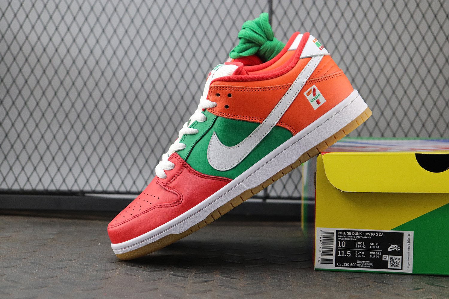 Nike SB Dunk Low 7 Eleven