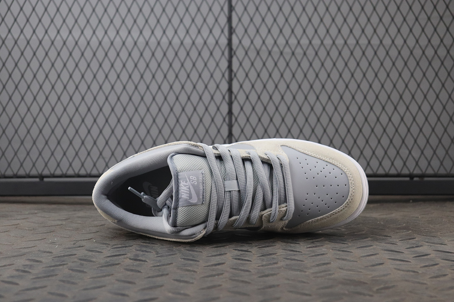 Nike SB Dunk Low Summit White Wolf Grey