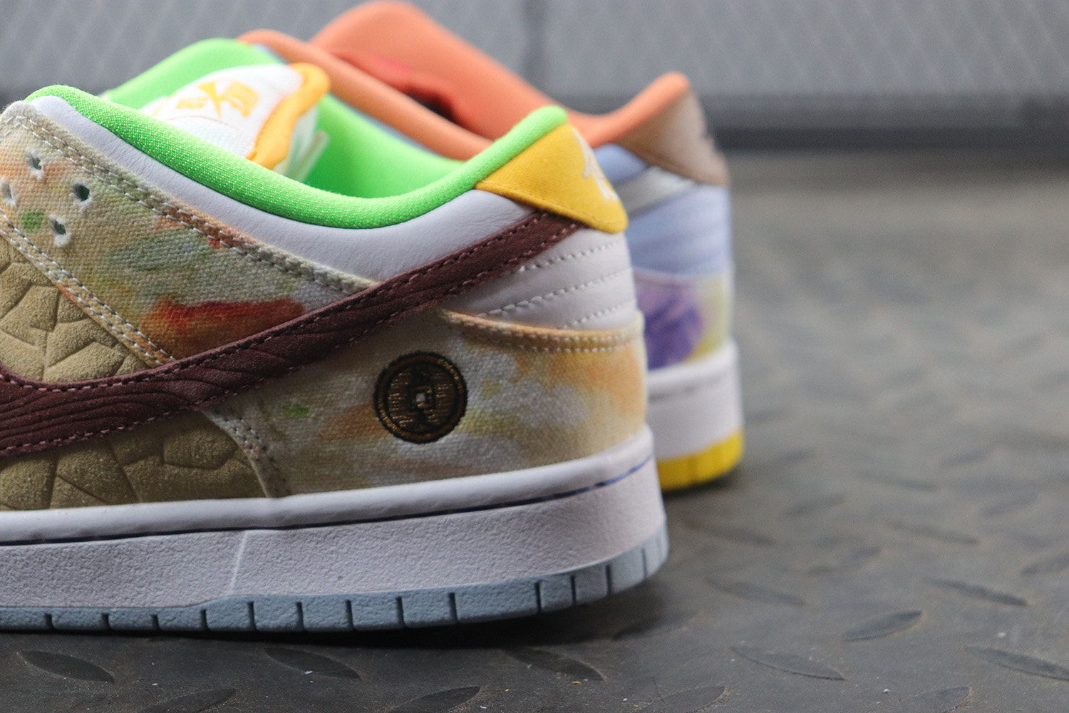 Nike SB Dunk Low Street Hawker