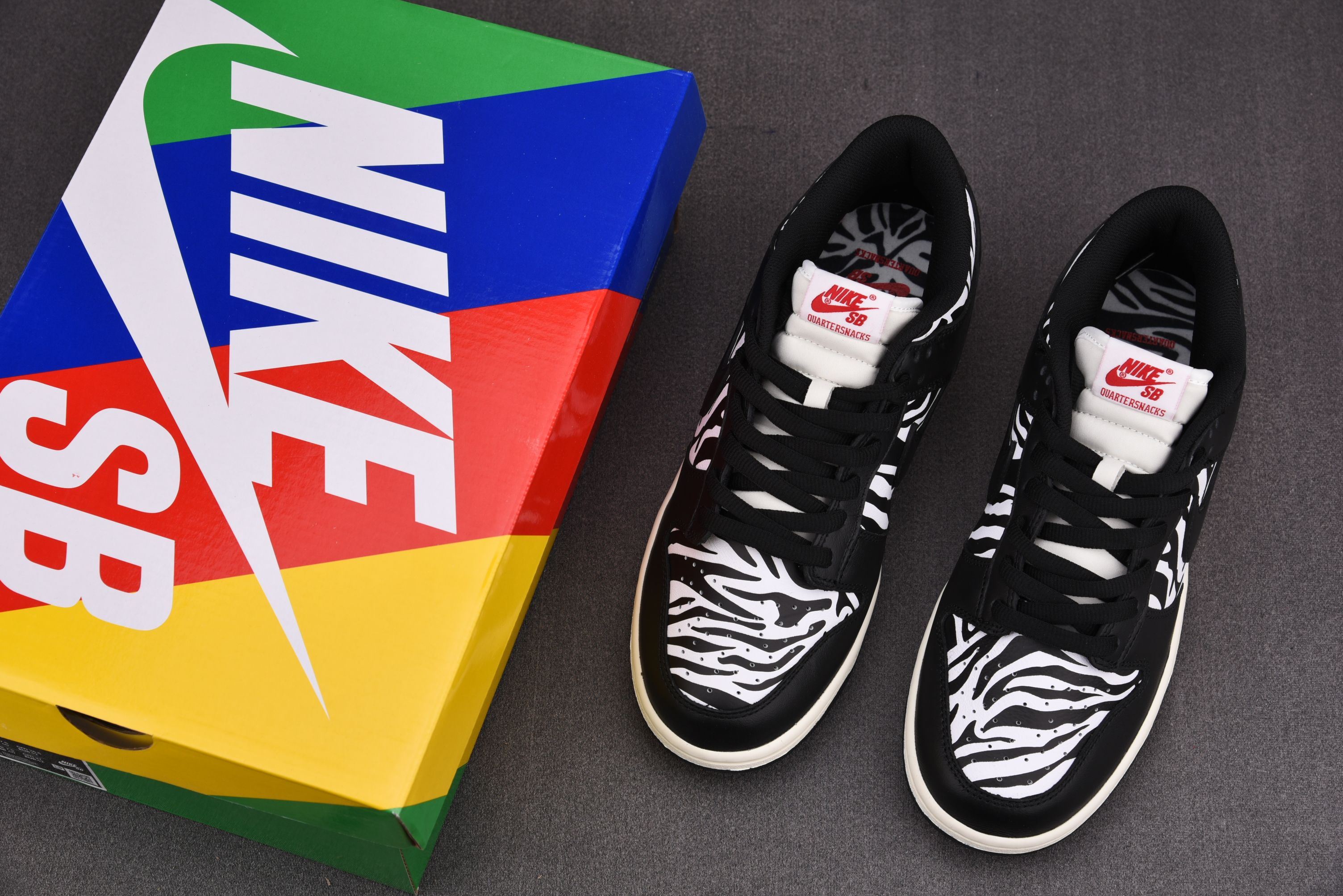 Nike SB Dunk Low OG QS Quartersnacks Zebra