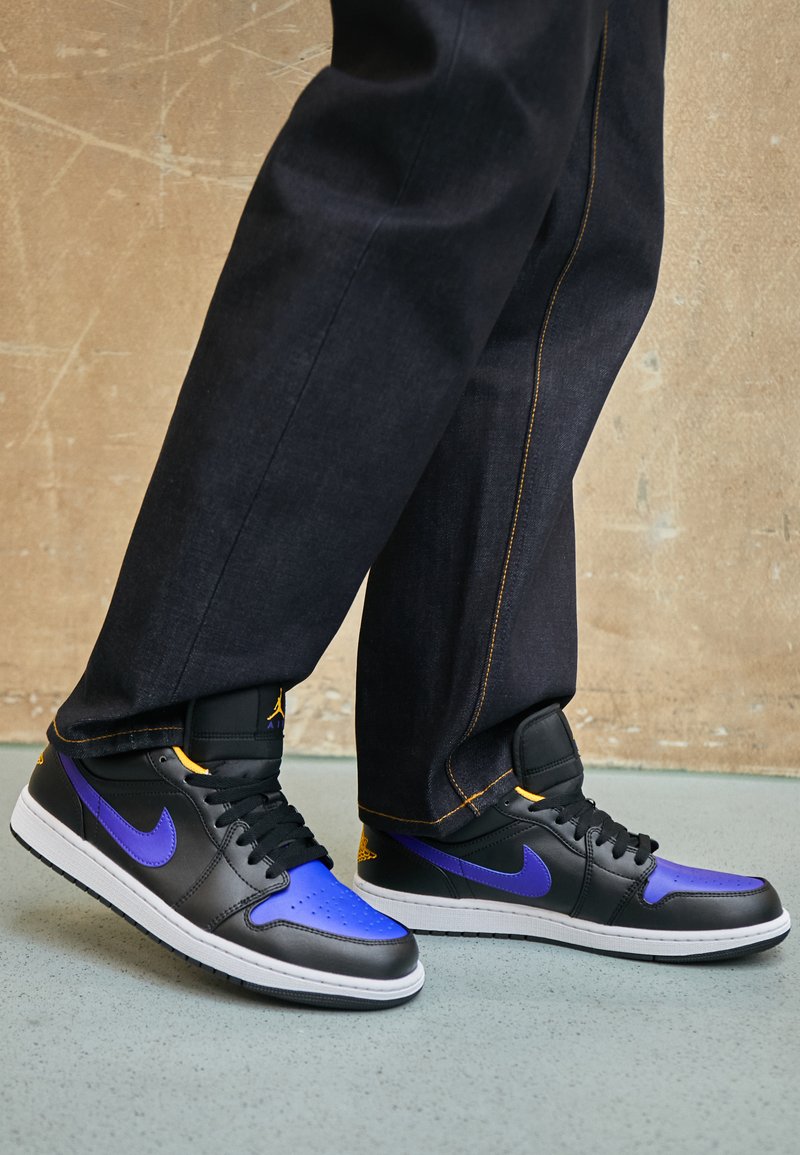 Jordan 1 Low Dark Concord