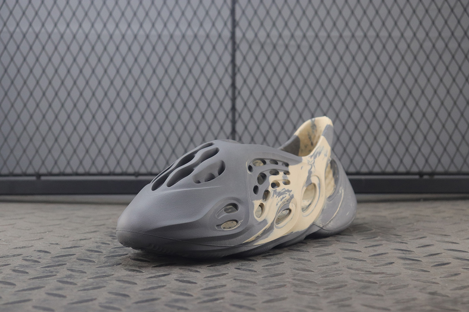 【Clearance】 adidas Yeezy Foam RNNR MXT Moon Gray（US10）