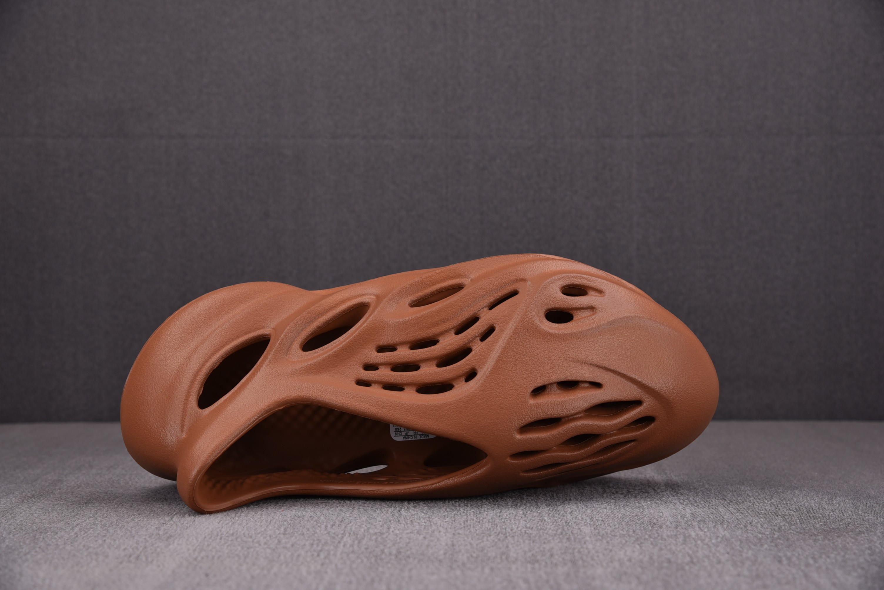 adidas Yeezy Foam RNR Clay Red