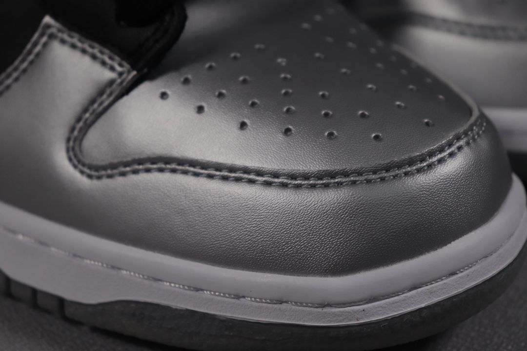 Nike SB Dunk Low OG QS Supreme Jewel Swoosh Silver Black