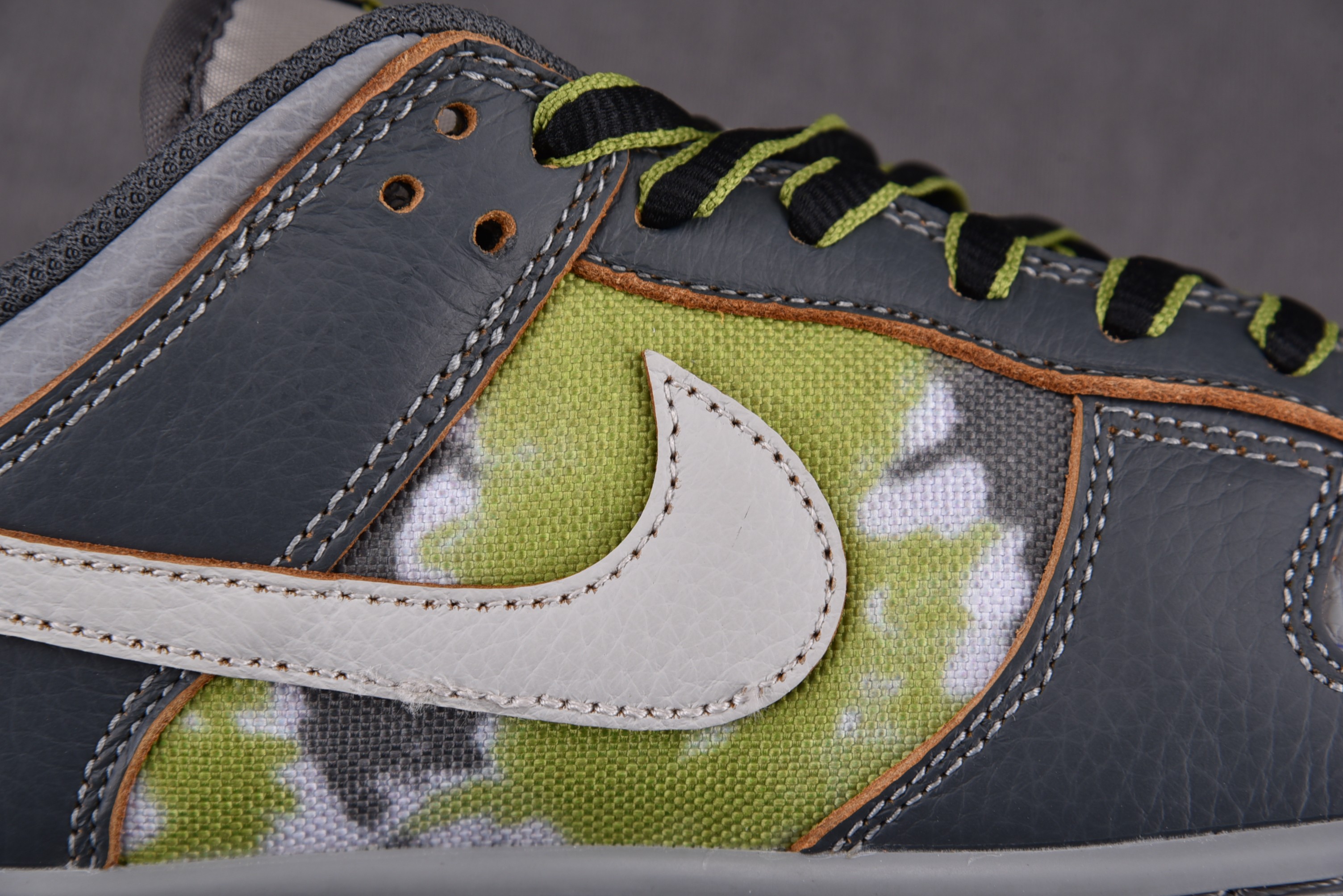 Nike SB Dunk Low Friends and Family