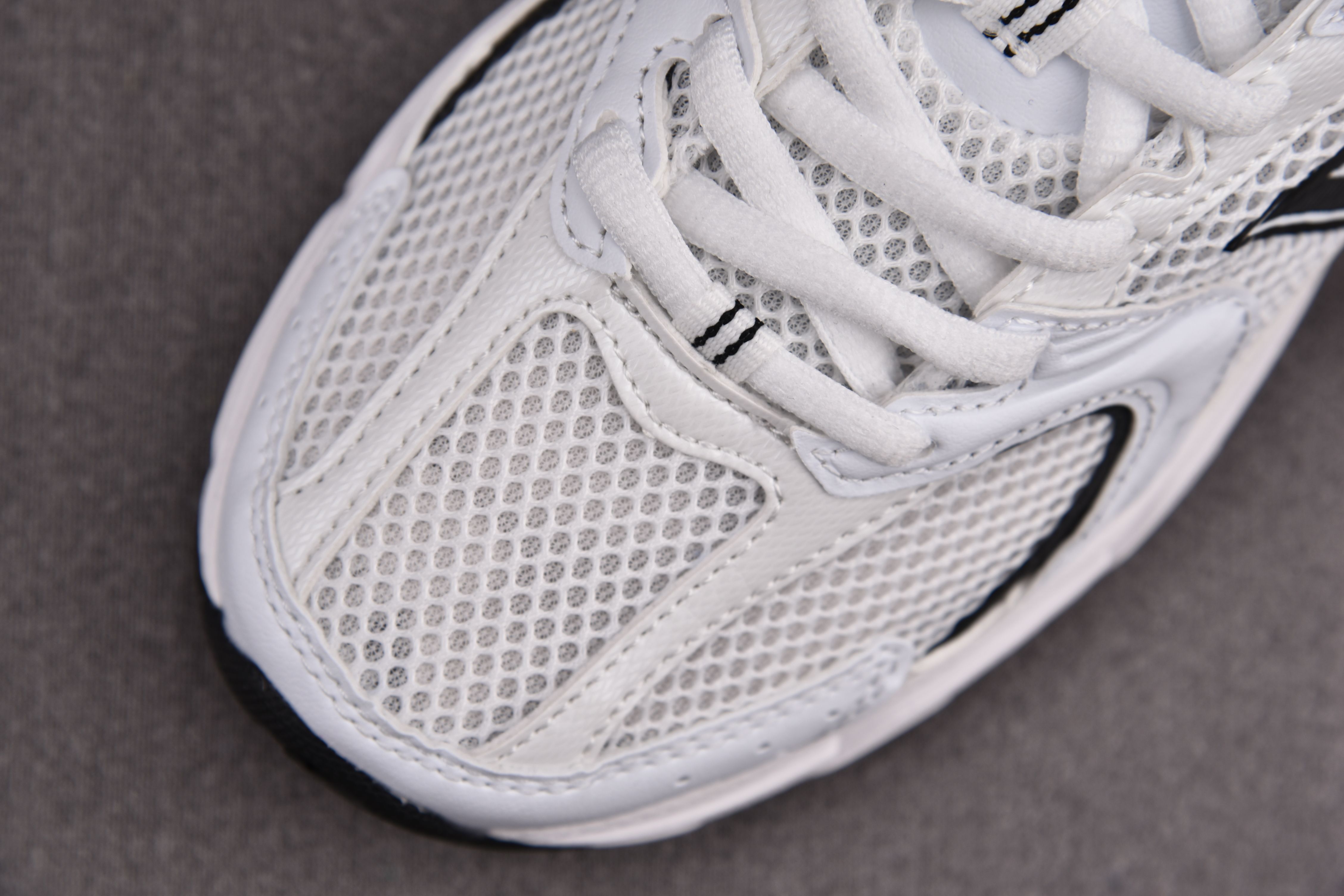 New Balance 530 White Black Details