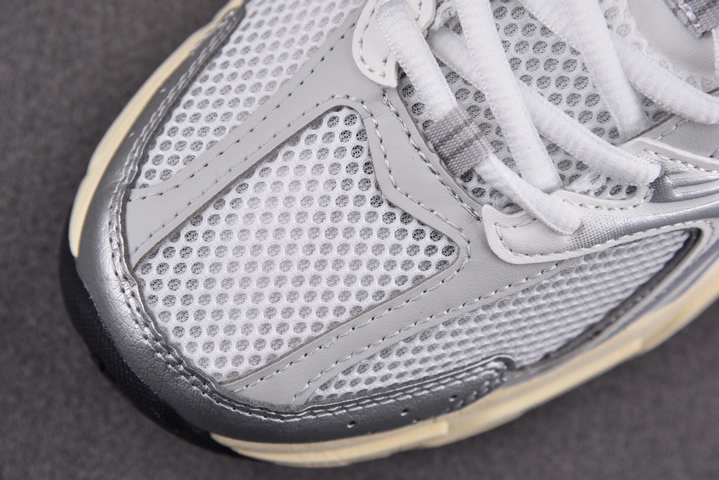 New Balance 530 Silver Cream