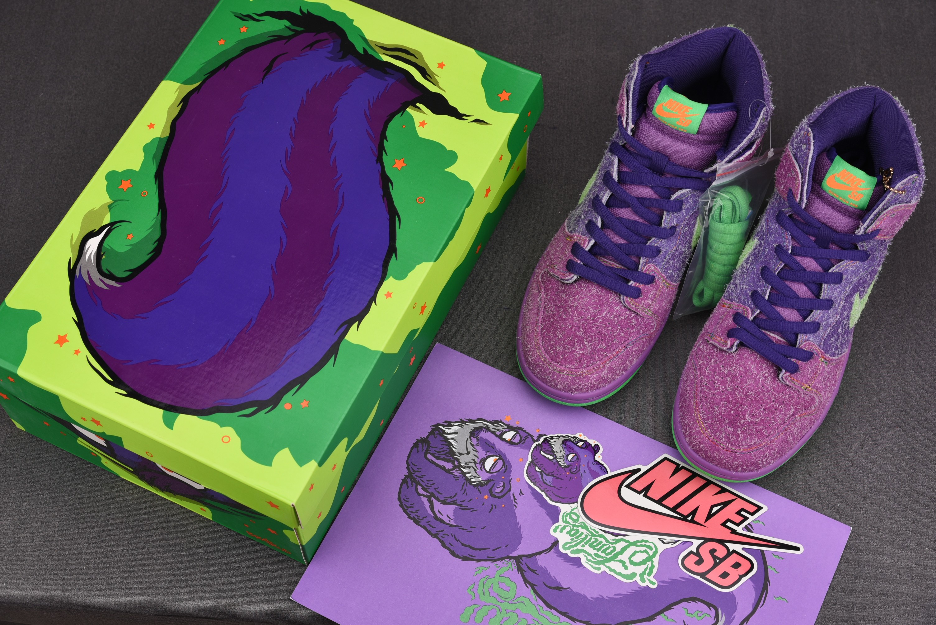 Nike SB Dunk High Reverse Skunk 420 (Special Box)